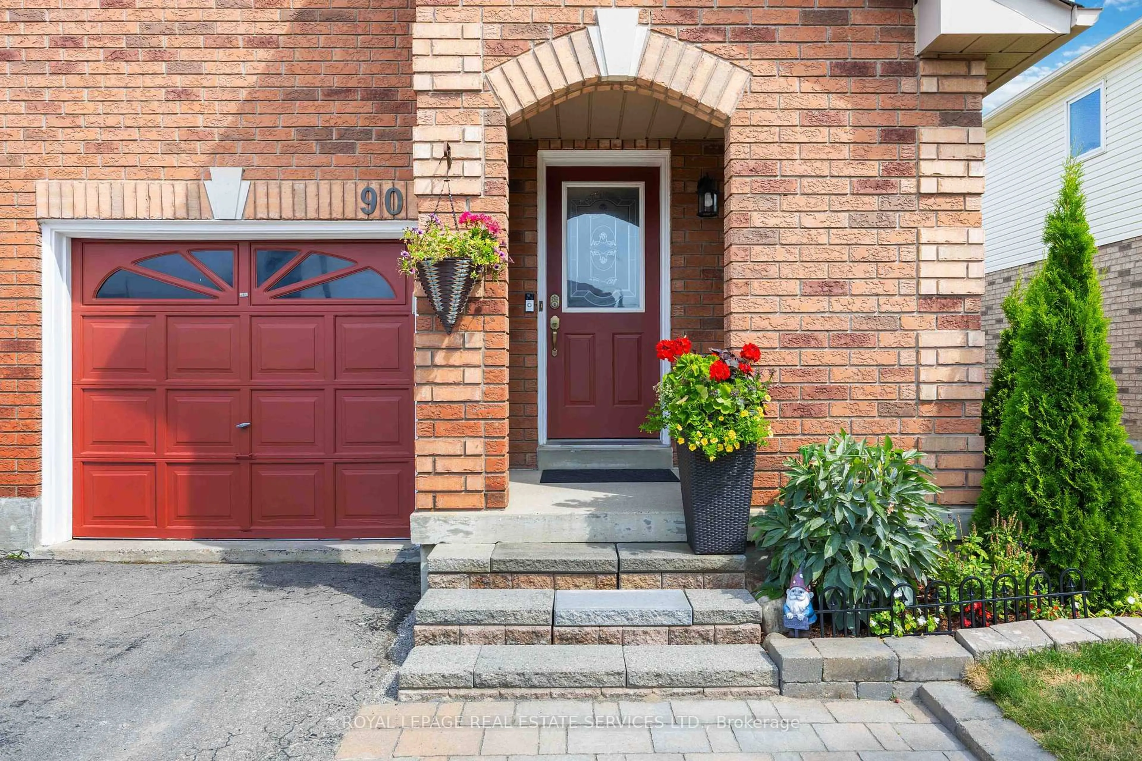 Home with brick exterior material, street for 90 Breeze Dr, Bradford West Gwillimbury Ontario L3Z 3A5