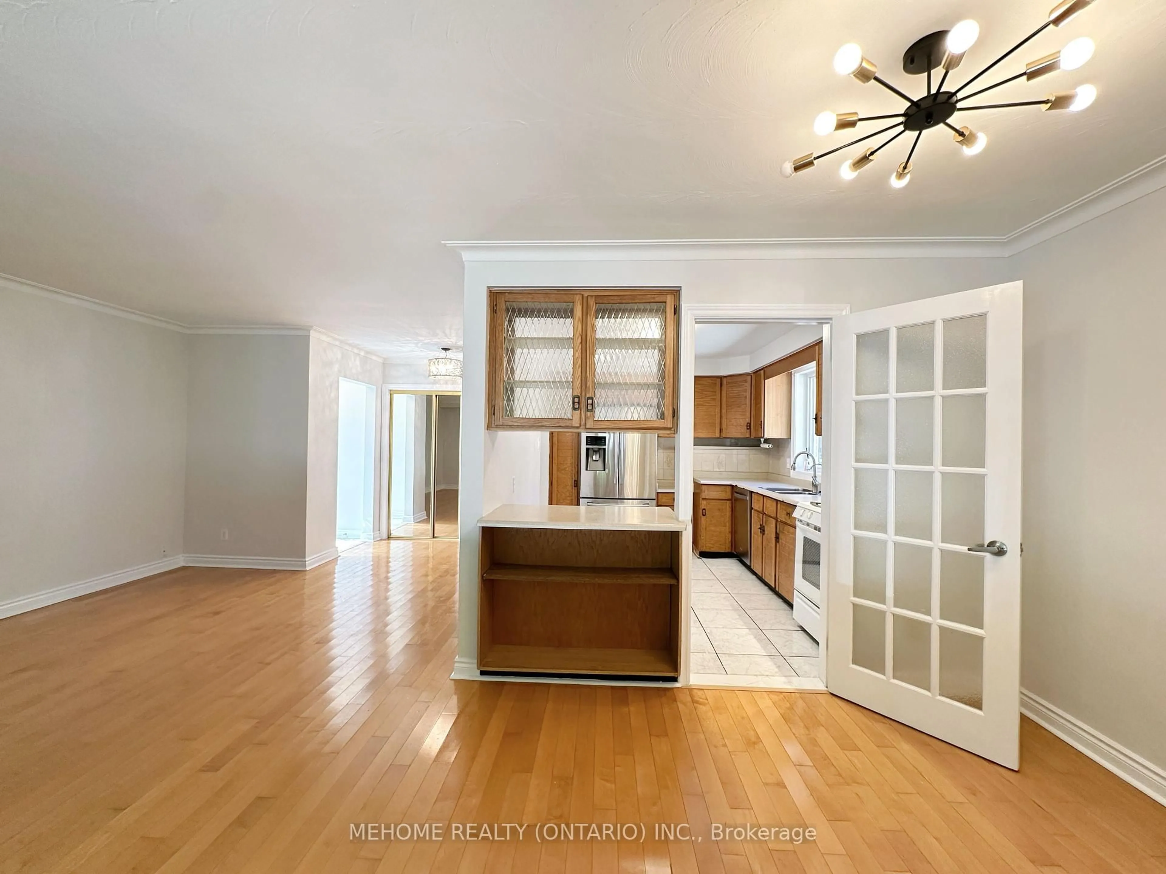 Open concept kitchen, unknown for 493 Lynett Cres, Richmond Hill Ontario L4C 2V8