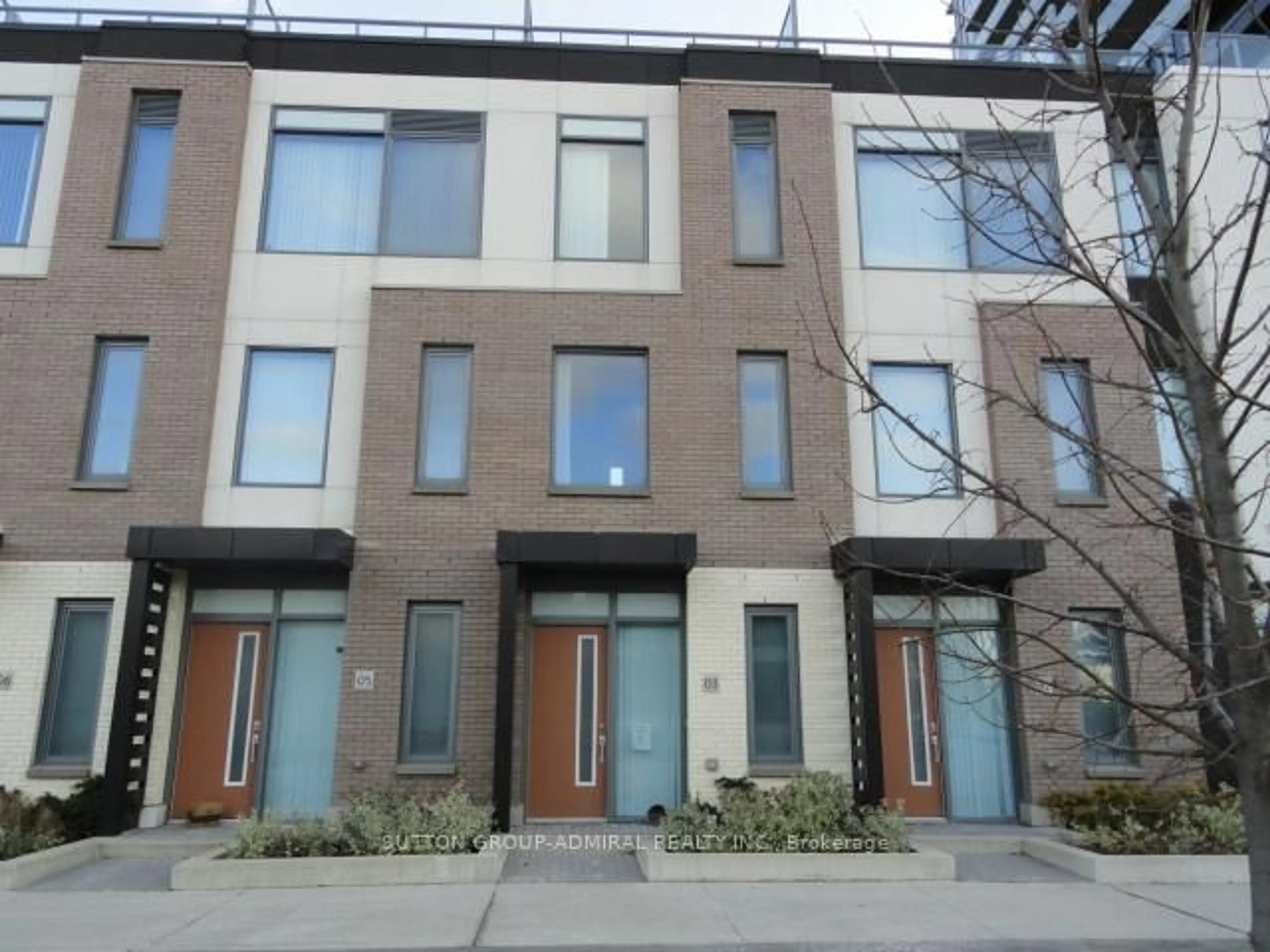 Home with brick exterior material, street for 1010 Portage Pkwy #3, Vaughan Ontario L4K 0K3
