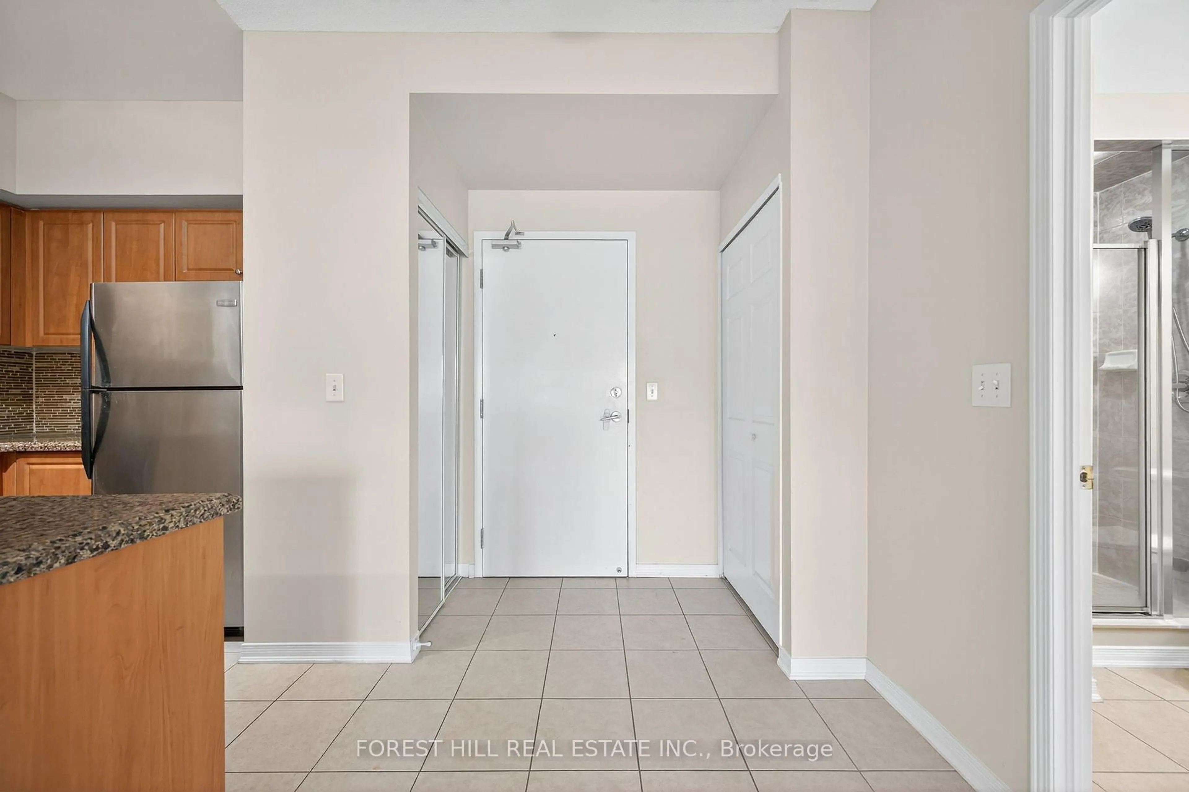 Indoor entryway for 9451 Jane St #308, Vaughan Ontario L6A 4H8