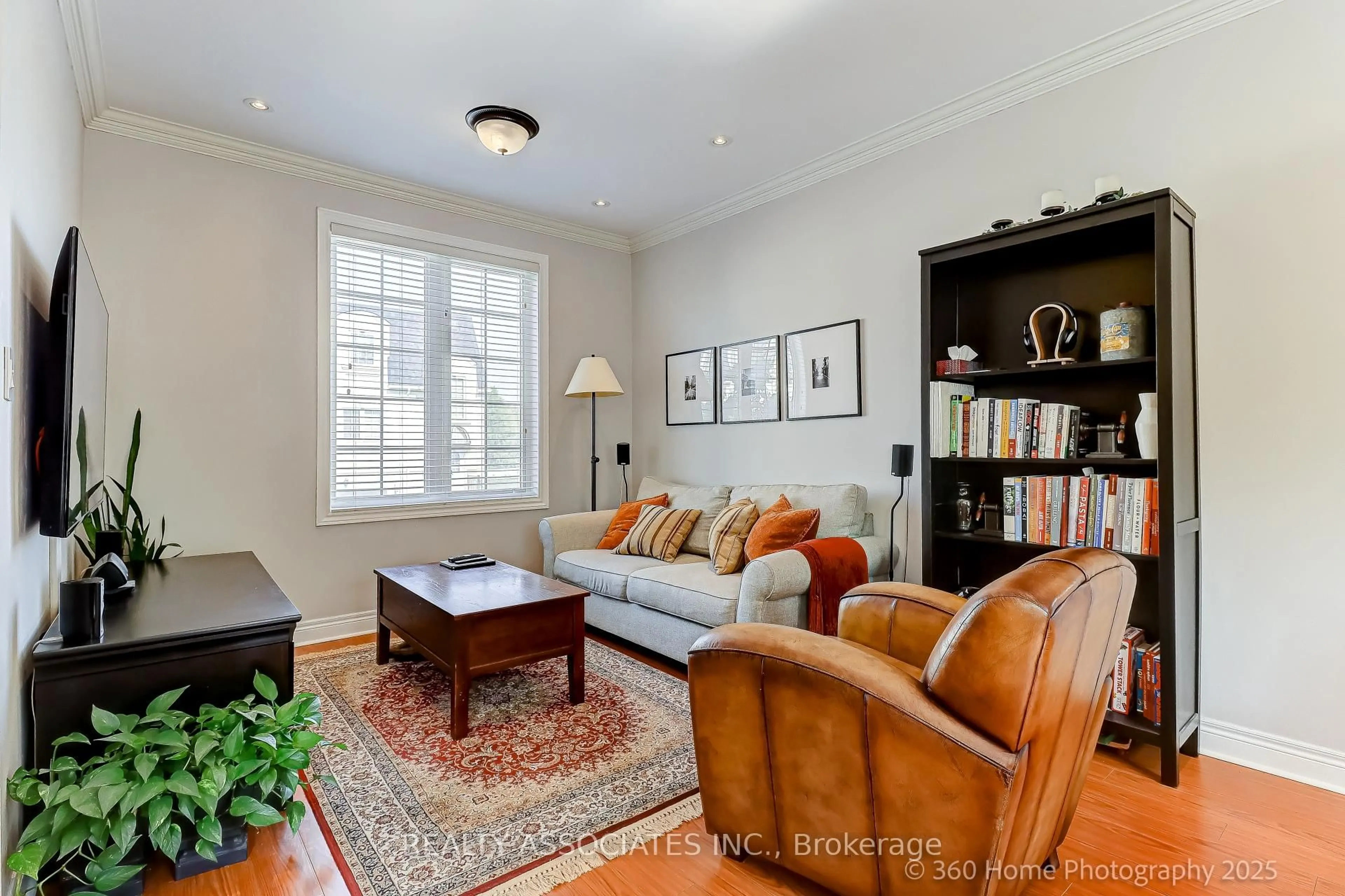 Living room with furniture, unknown for 215 16th Ave #4, Richmond Hill Ontario L4C 0T8