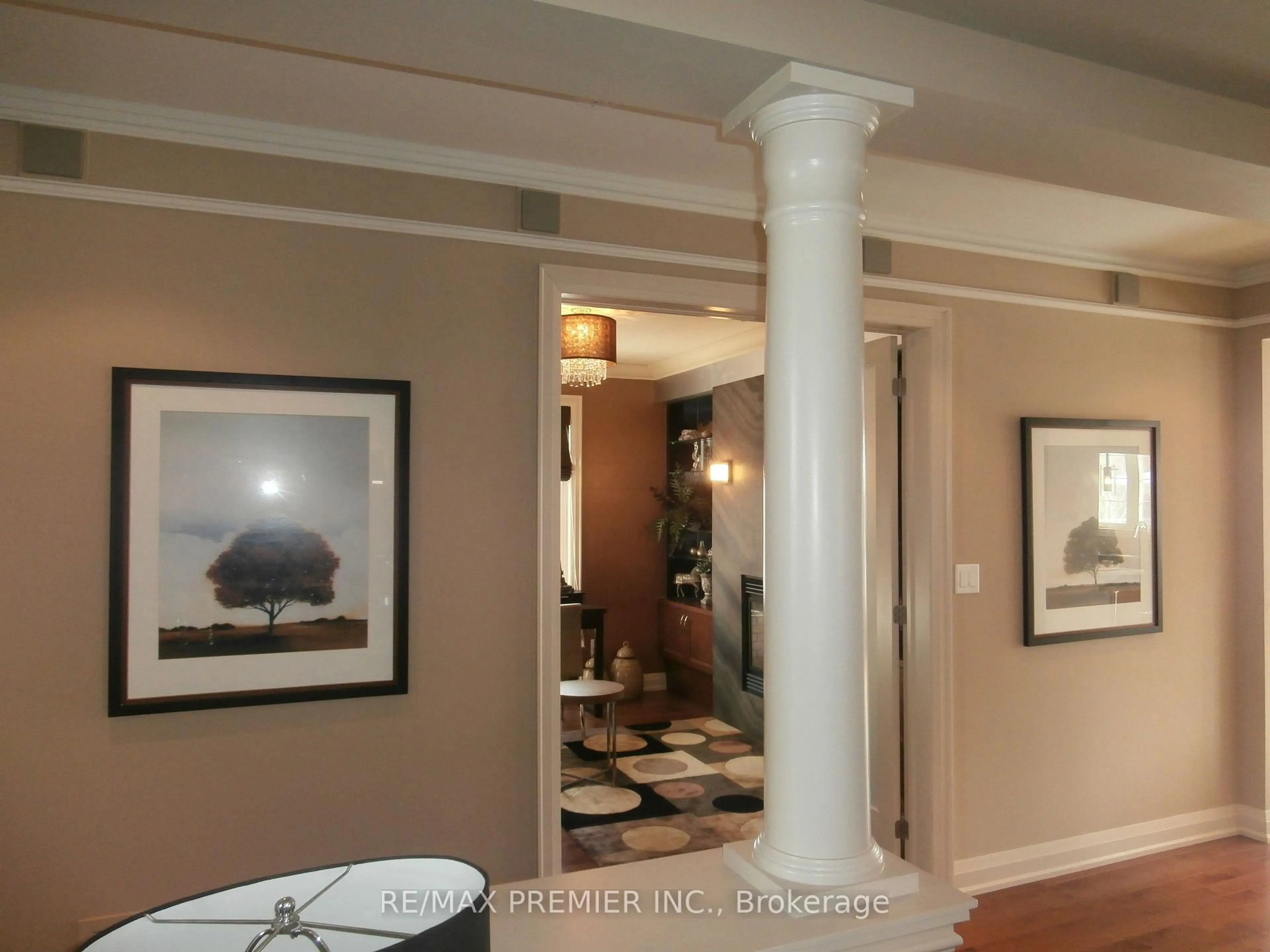Indoor foyer for 76 Orleans Circ, Vaughan Ontario L4H 0V3