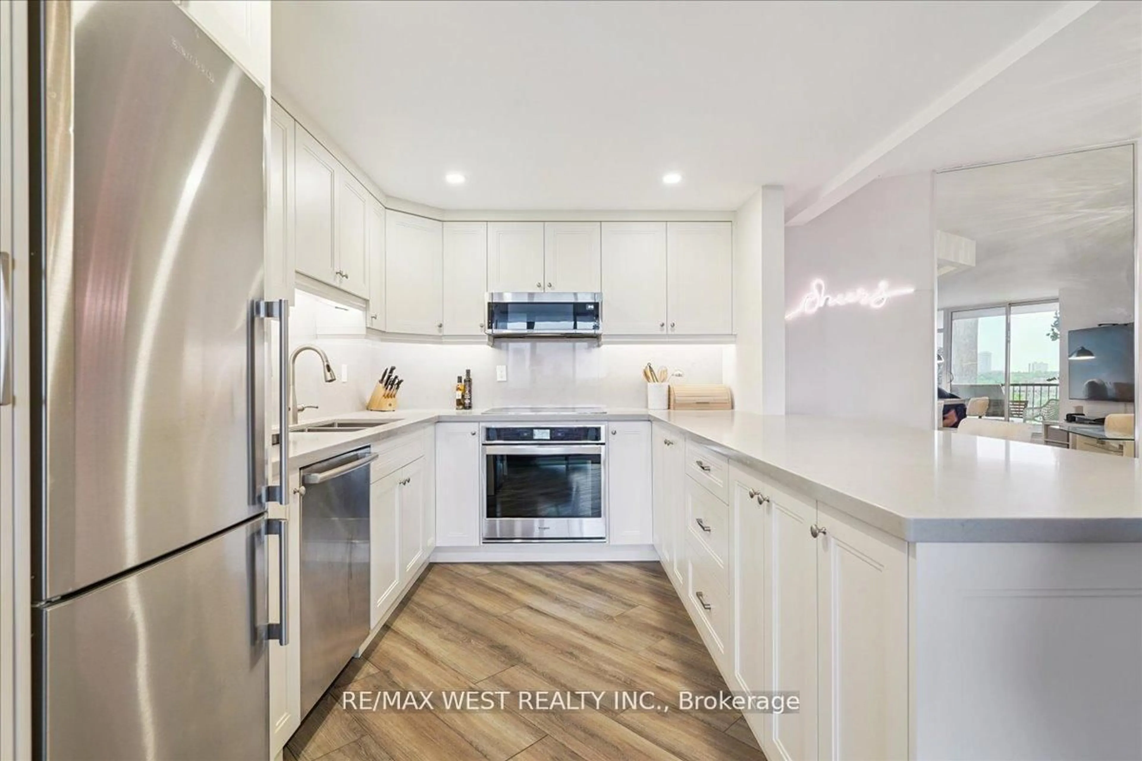 Open concept kitchen, ceramic/tile floor for 7811 Yonge St #1008, Markham Ontario L3T 4S3