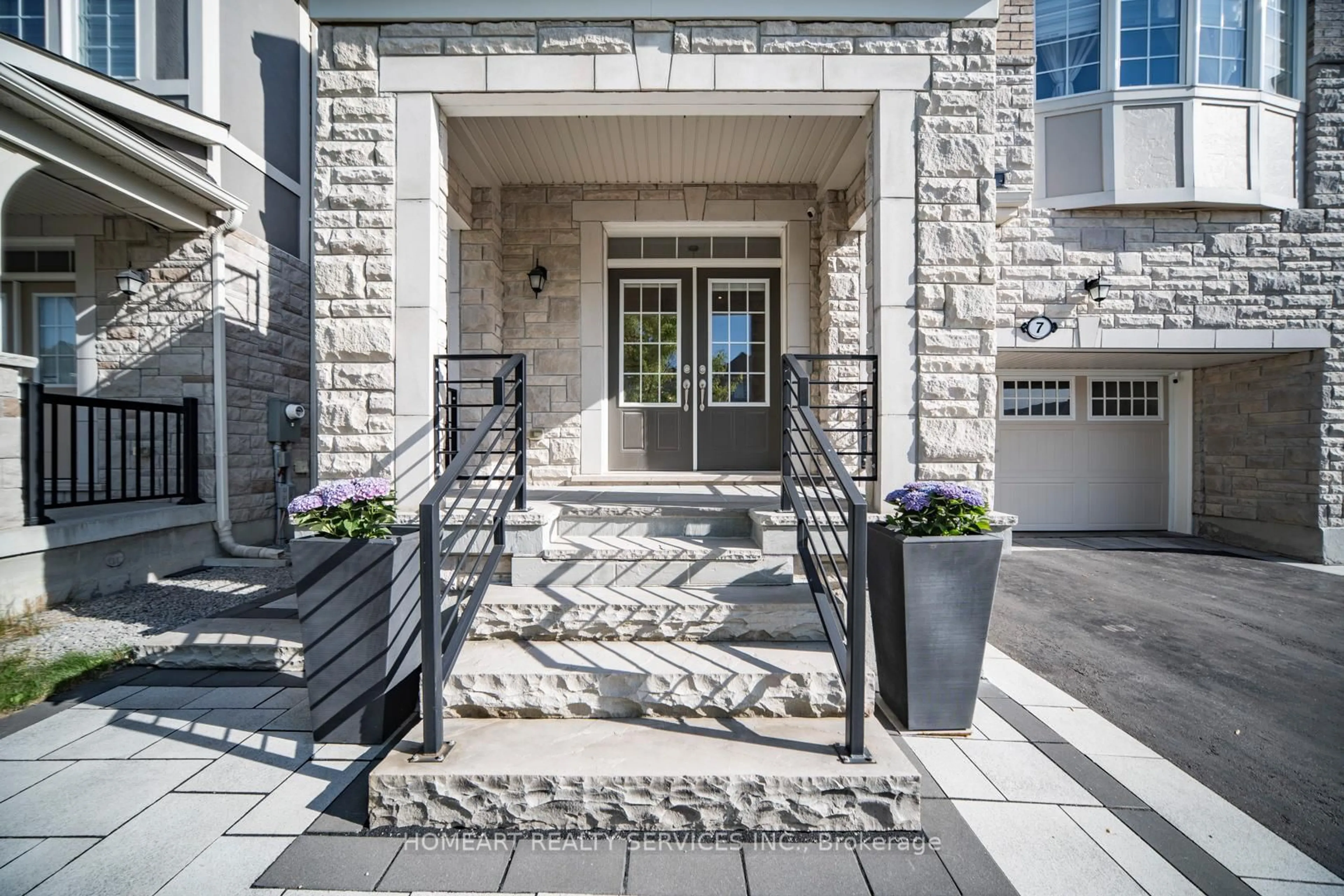 Indoor entryway for 7 Crockart Lane, Aurora Ontario L4G 0X9