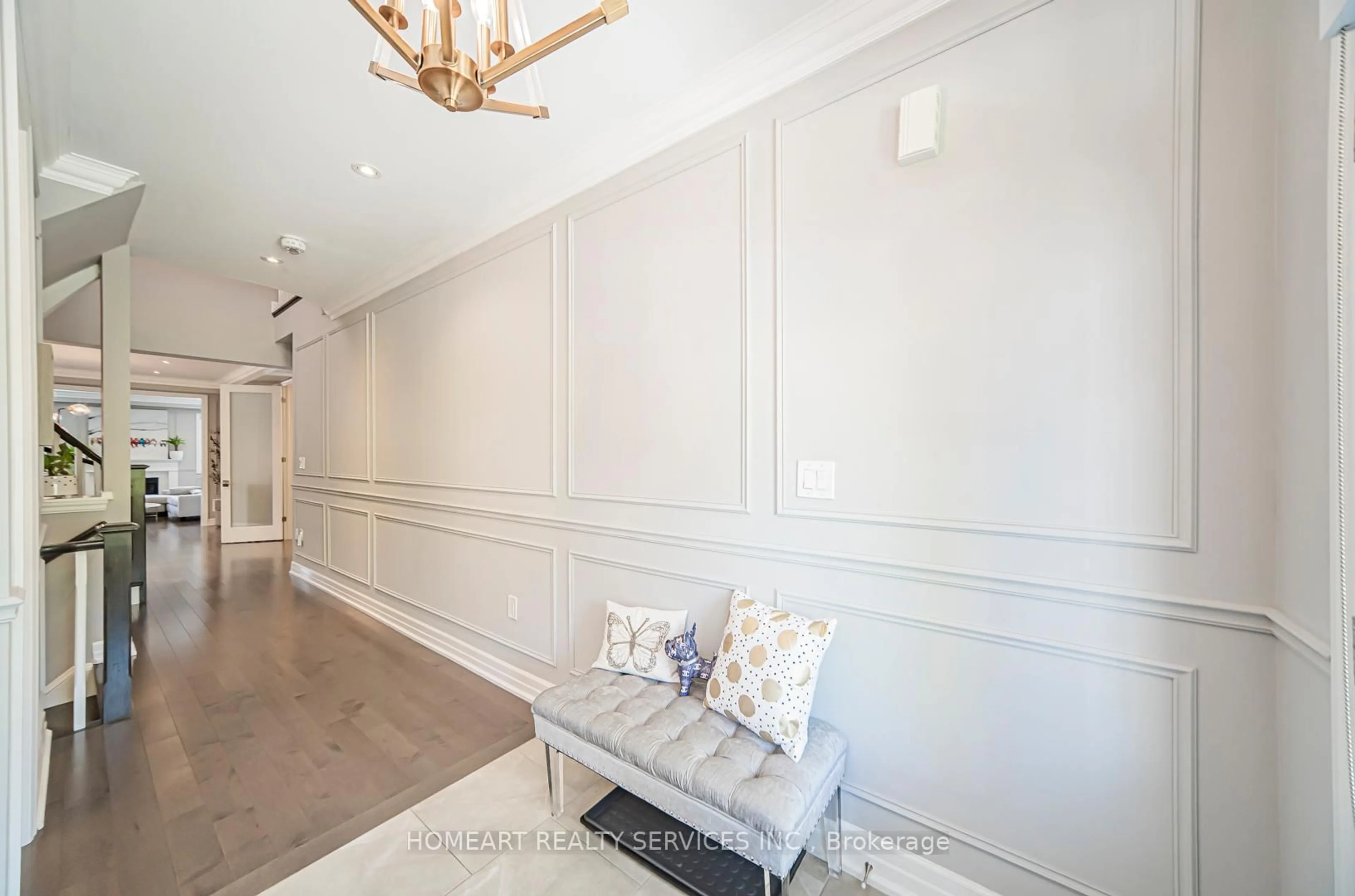 Indoor foyer for 7 Crockart Lane, Aurora Ontario L4G 0X9