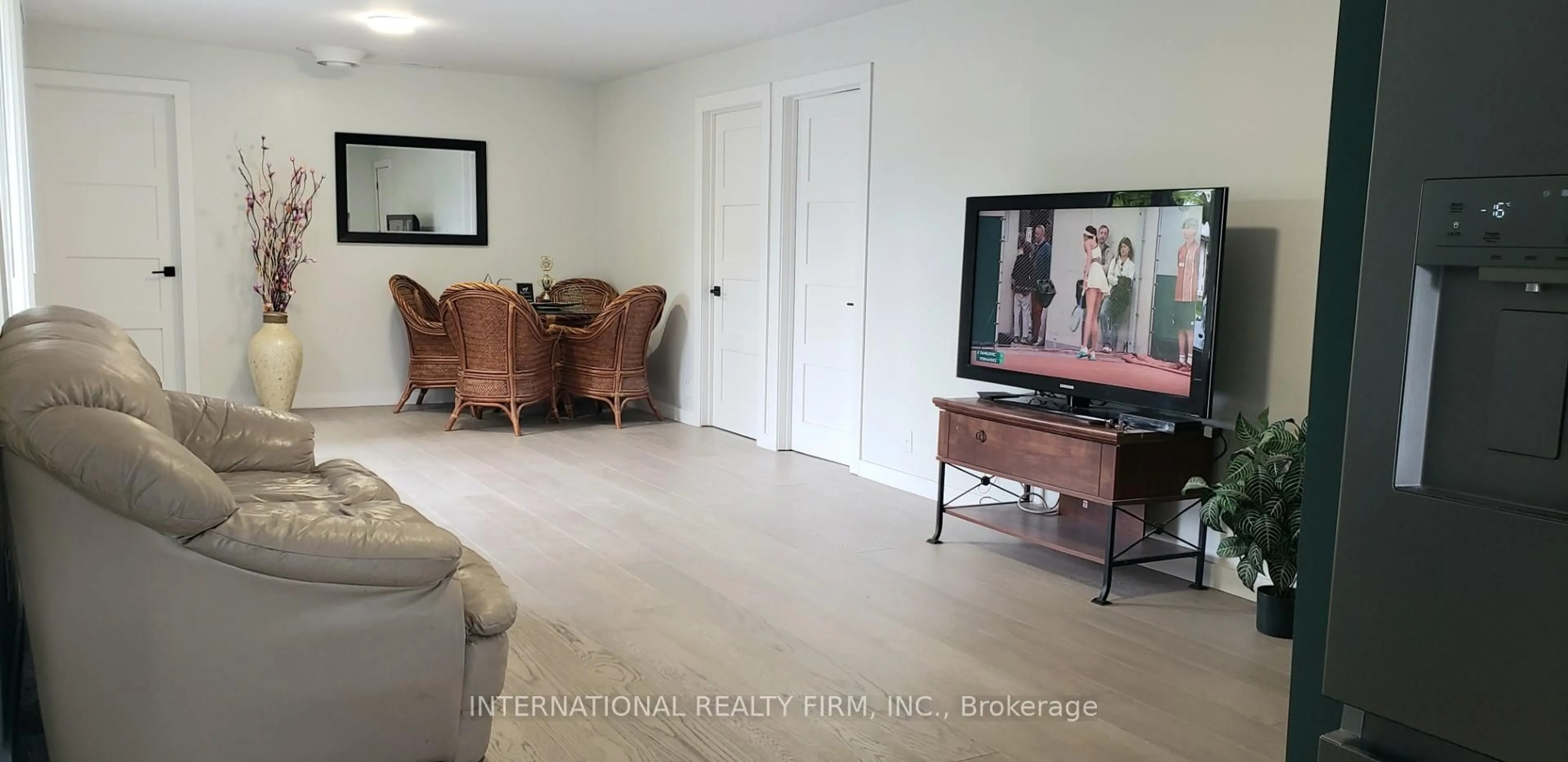Living room with furniture, unknown for 355 Hollywood Dr, Georgina Ontario L4P 3A2