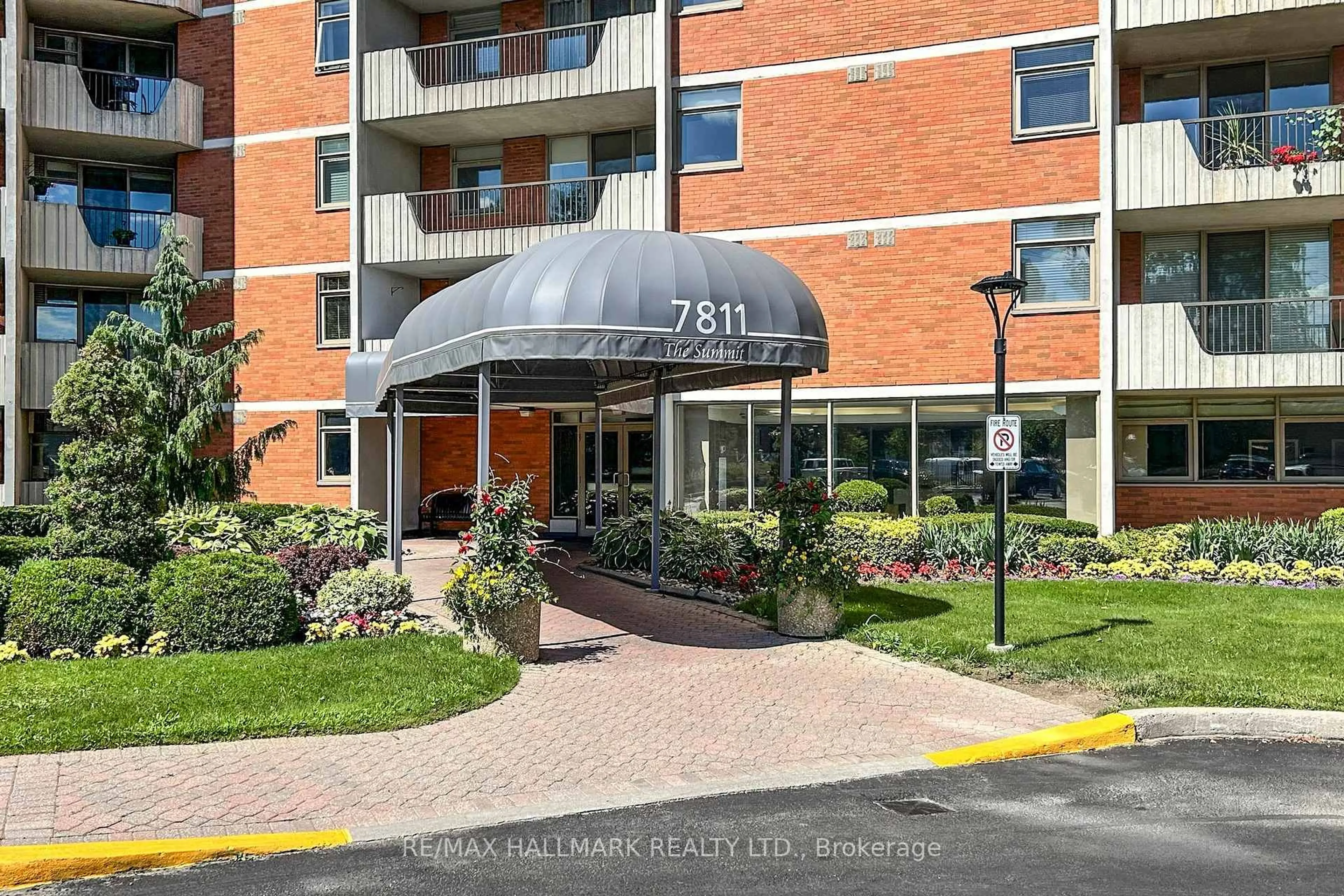Indoor foyer for 7811 Yonge St #1107, Markham Ontario L3T 4S3