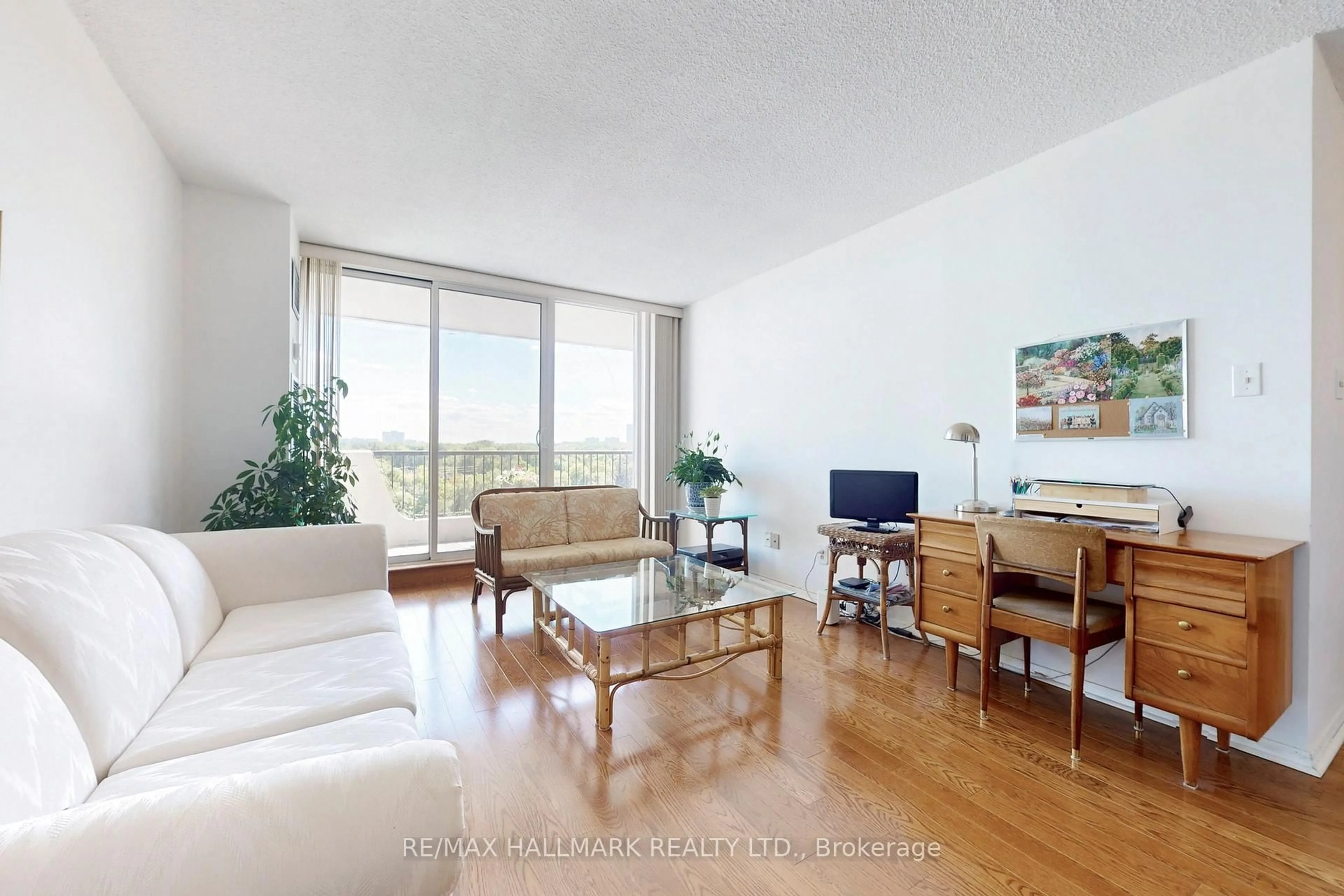 Living room with furniture, wood/laminate floor for 7811 Yonge St #1107, Markham Ontario L3T 4S3