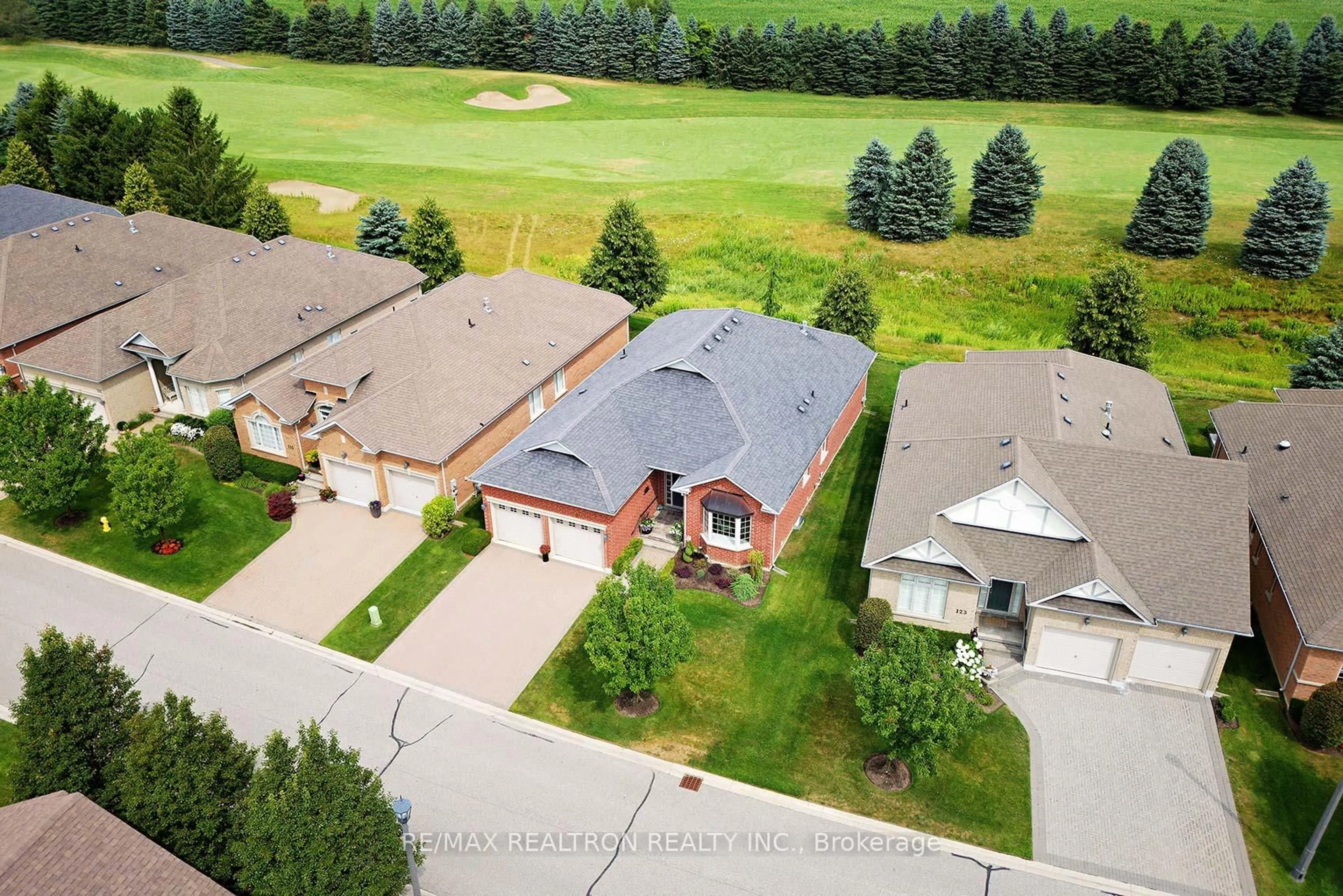 A pic from outside/outdoor area/front of a property/back of a property/a pic from drone, street for 119 Babe's Way, Whitchurch-Stouffville Ontario L4A 0K3