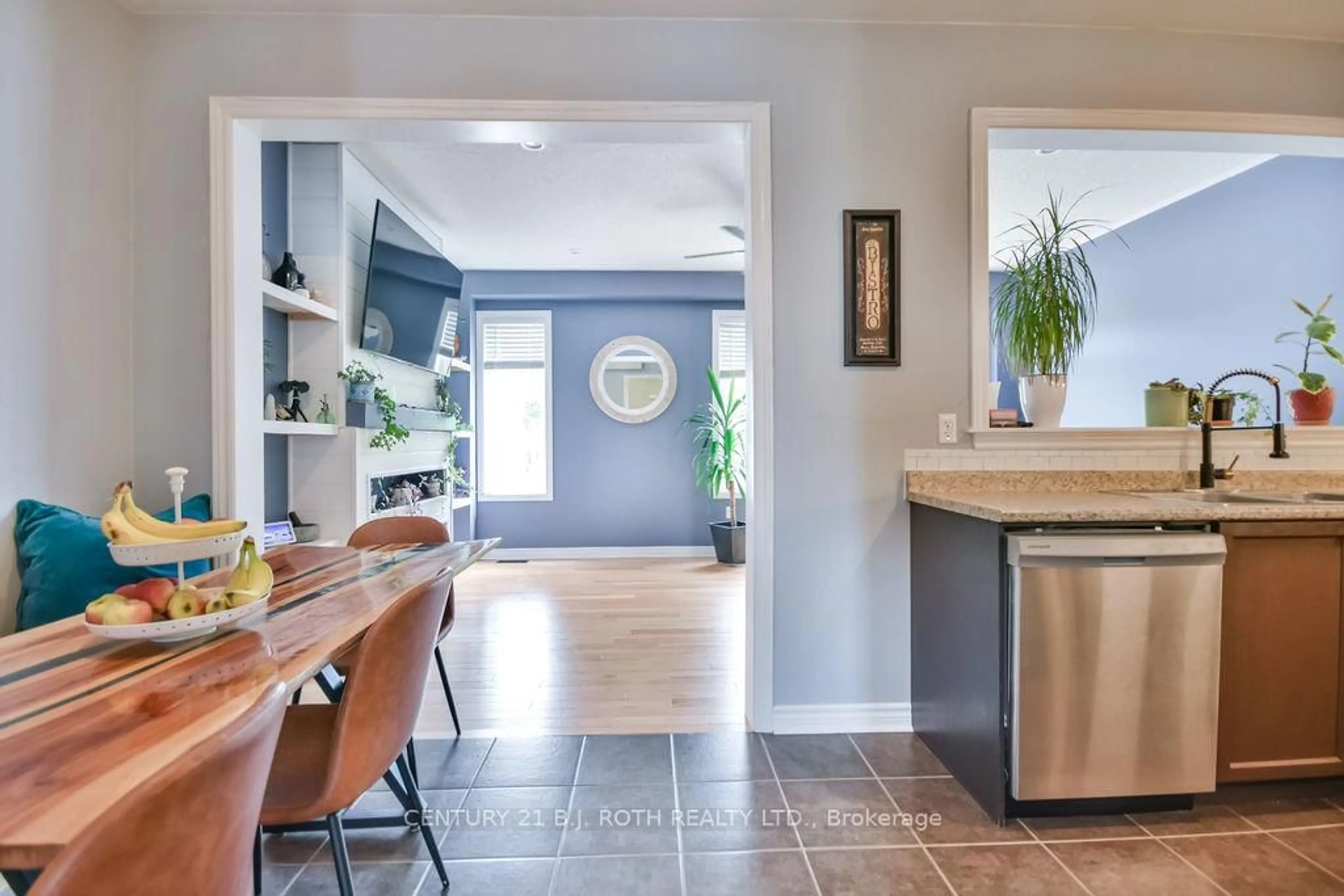Open concept kitchen, ceramic/tile floor for 80 Blanchard Cres, Essa Ontario L3W 0M9