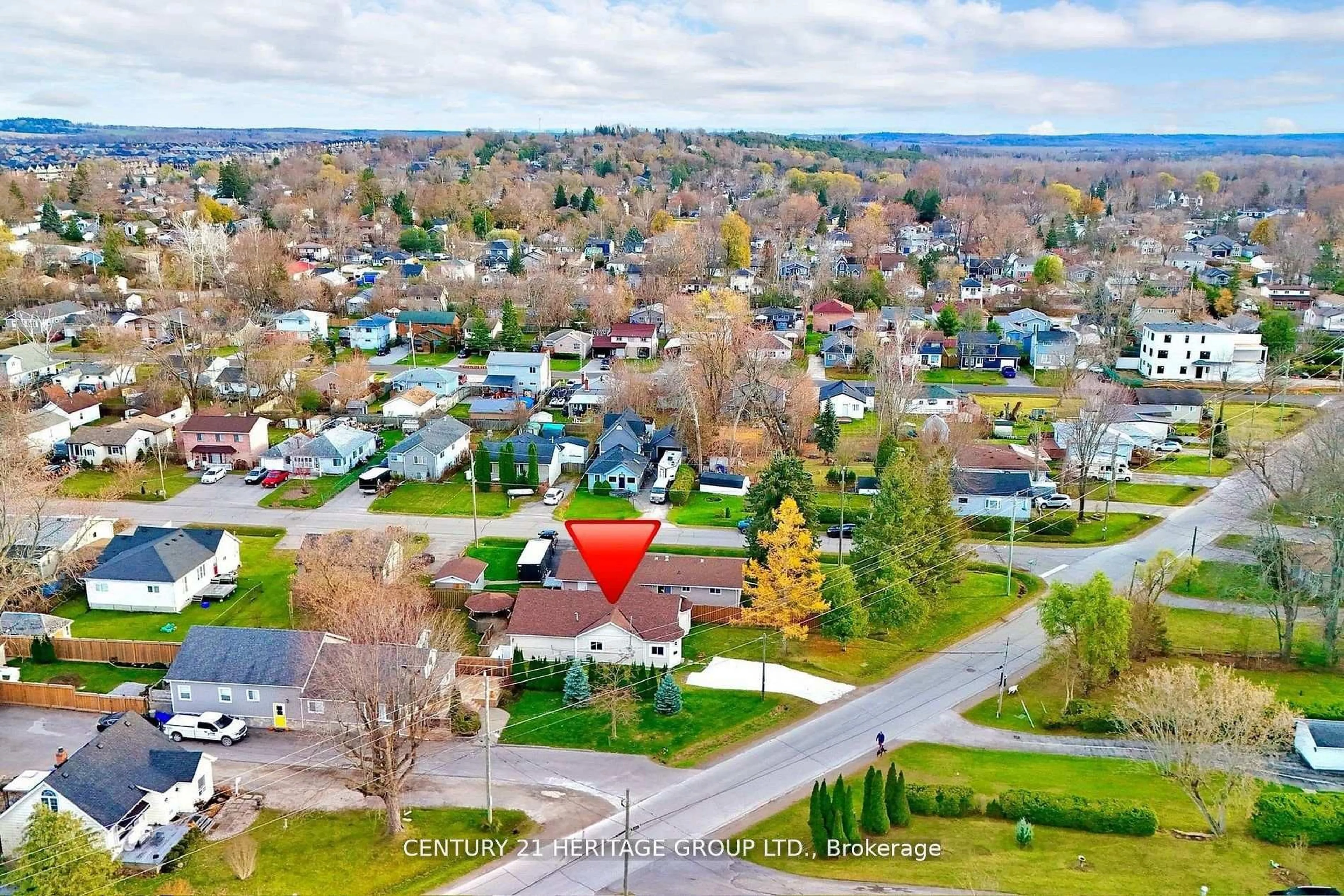 A pic from outside/outdoor area/front of a property/back of a property/a pic from drone, unknown for 493 Lake Dr, Georgina Ontario L4P 1R5