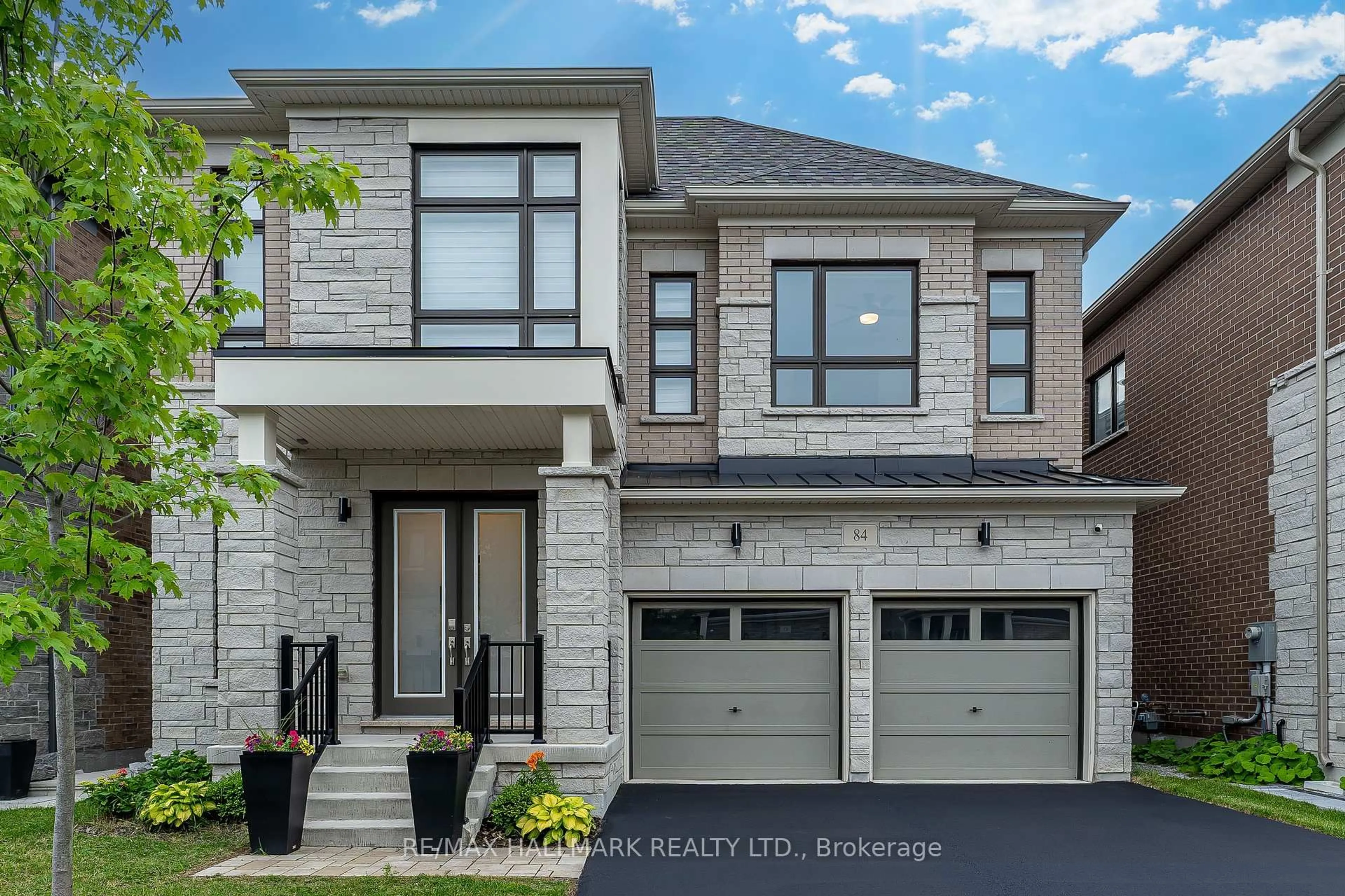 Home with brick exterior material, street for 84 Pine Hill Cres, Aurora Ontario L4G 3X9