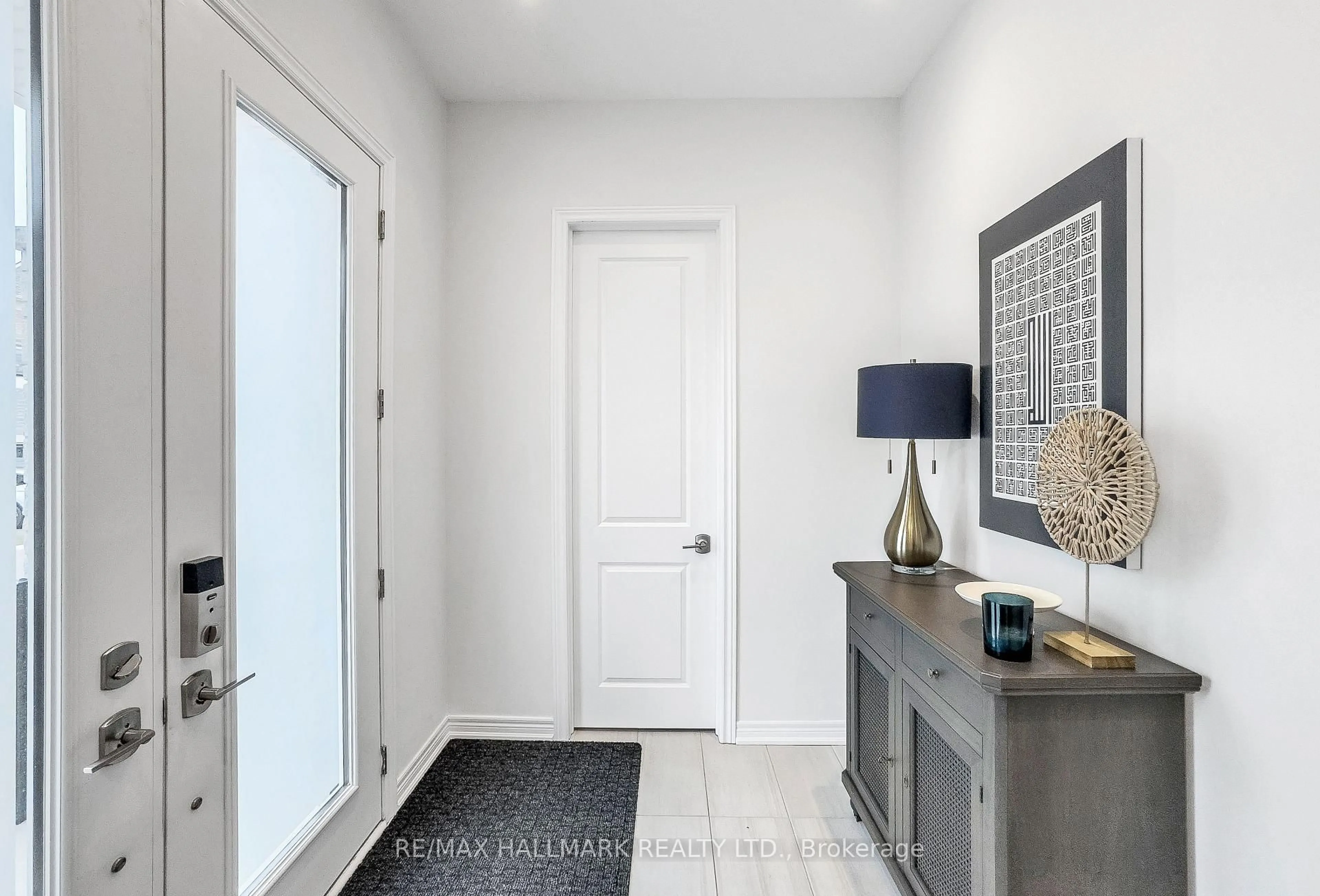 Indoor entryway for 84 Pine Hill Cres, Aurora Ontario L4G 3X9