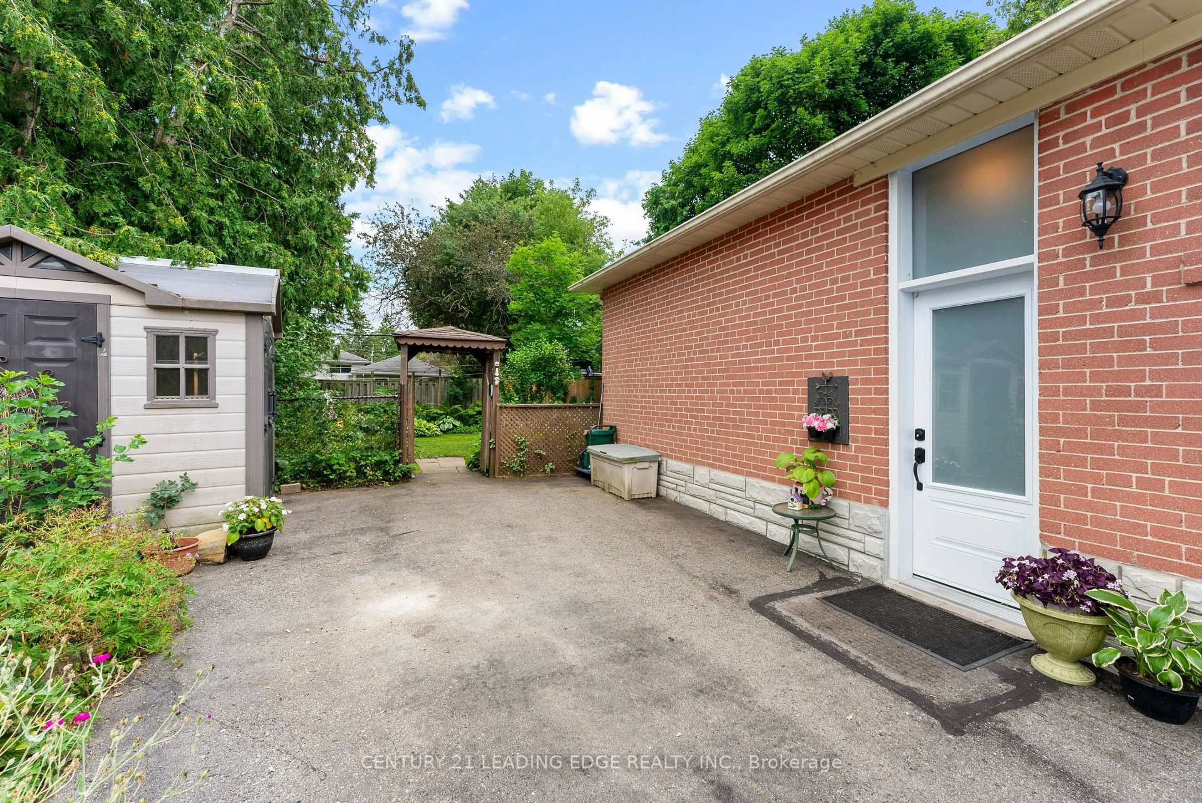 Patio, street for 46 Johnson Rd, Aurora Ontario L4G 2A2