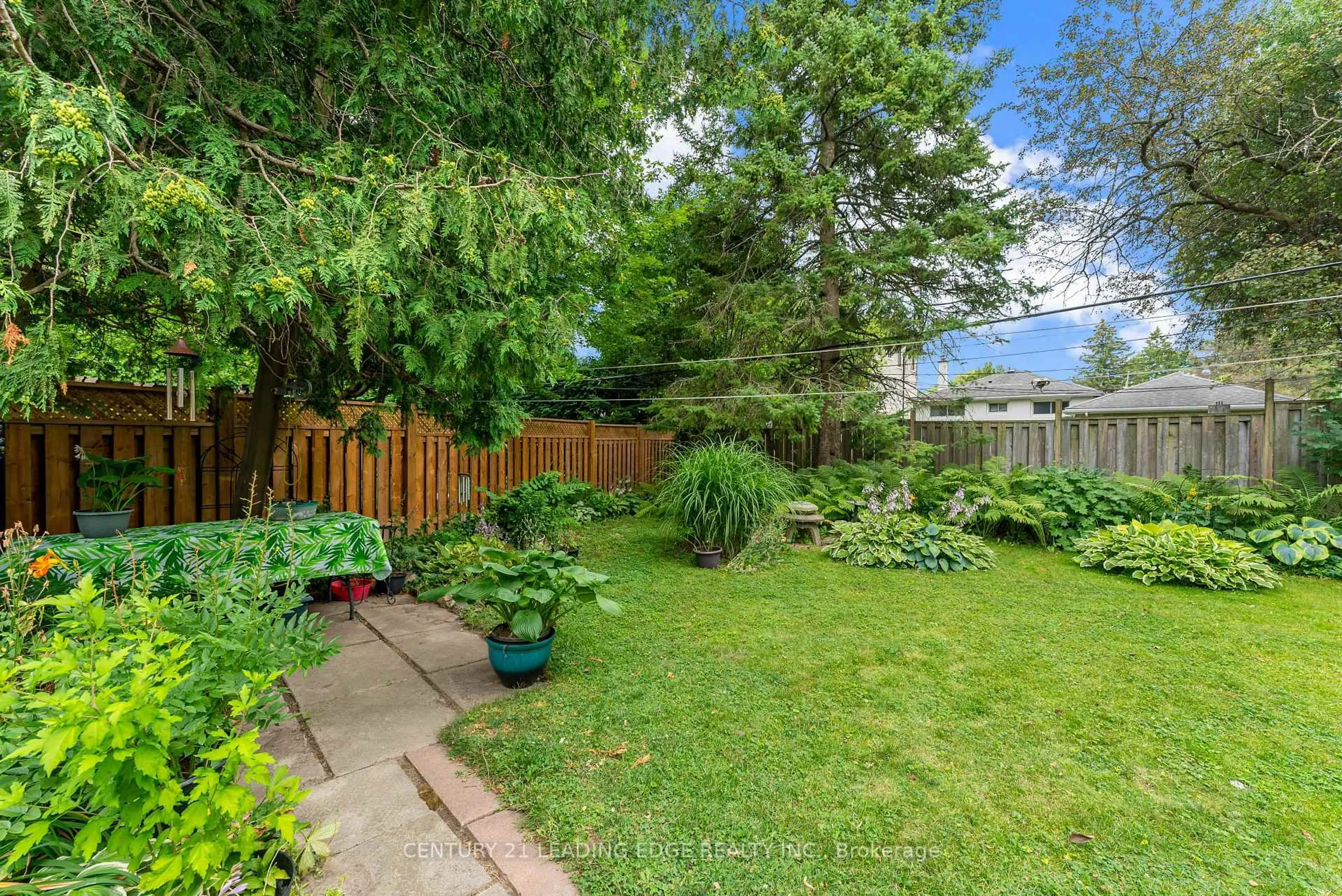 Patio, street for 46 Johnson Rd, Aurora Ontario L4G 2A2