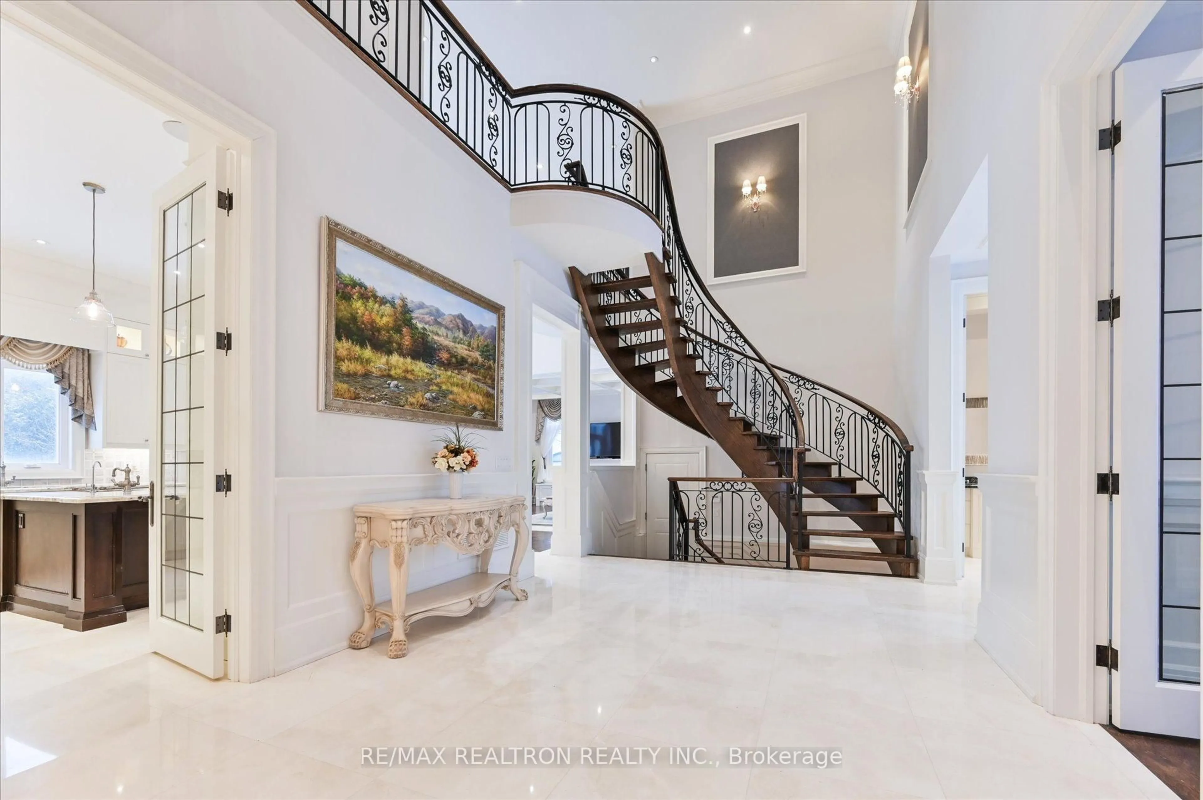 Indoor foyer for 64 Maple Grove Ave, Richmond Hill Ontario L4E 2V5