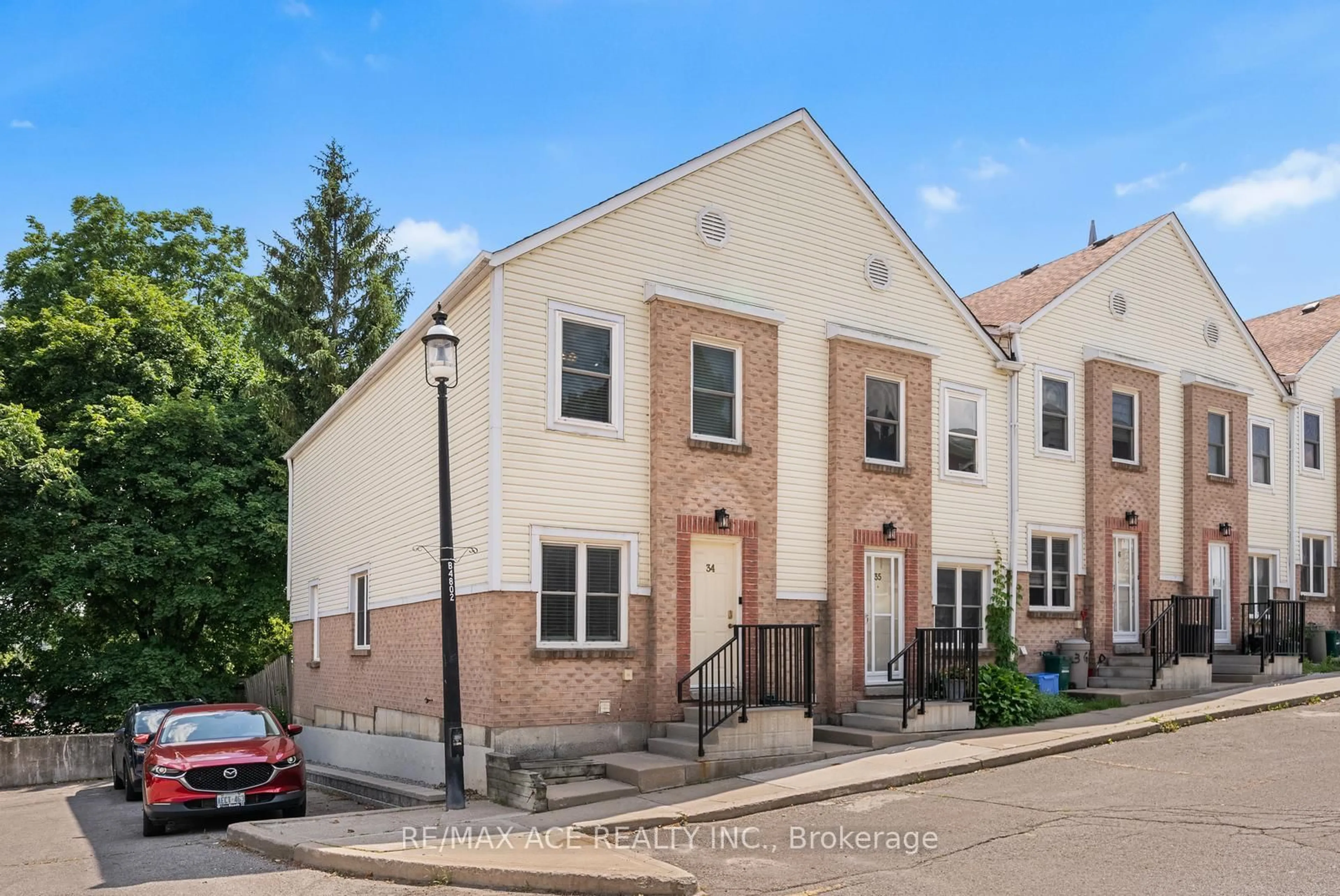Unknown for 115 Main St #34, Newmarket Ontario L3Y 8J3