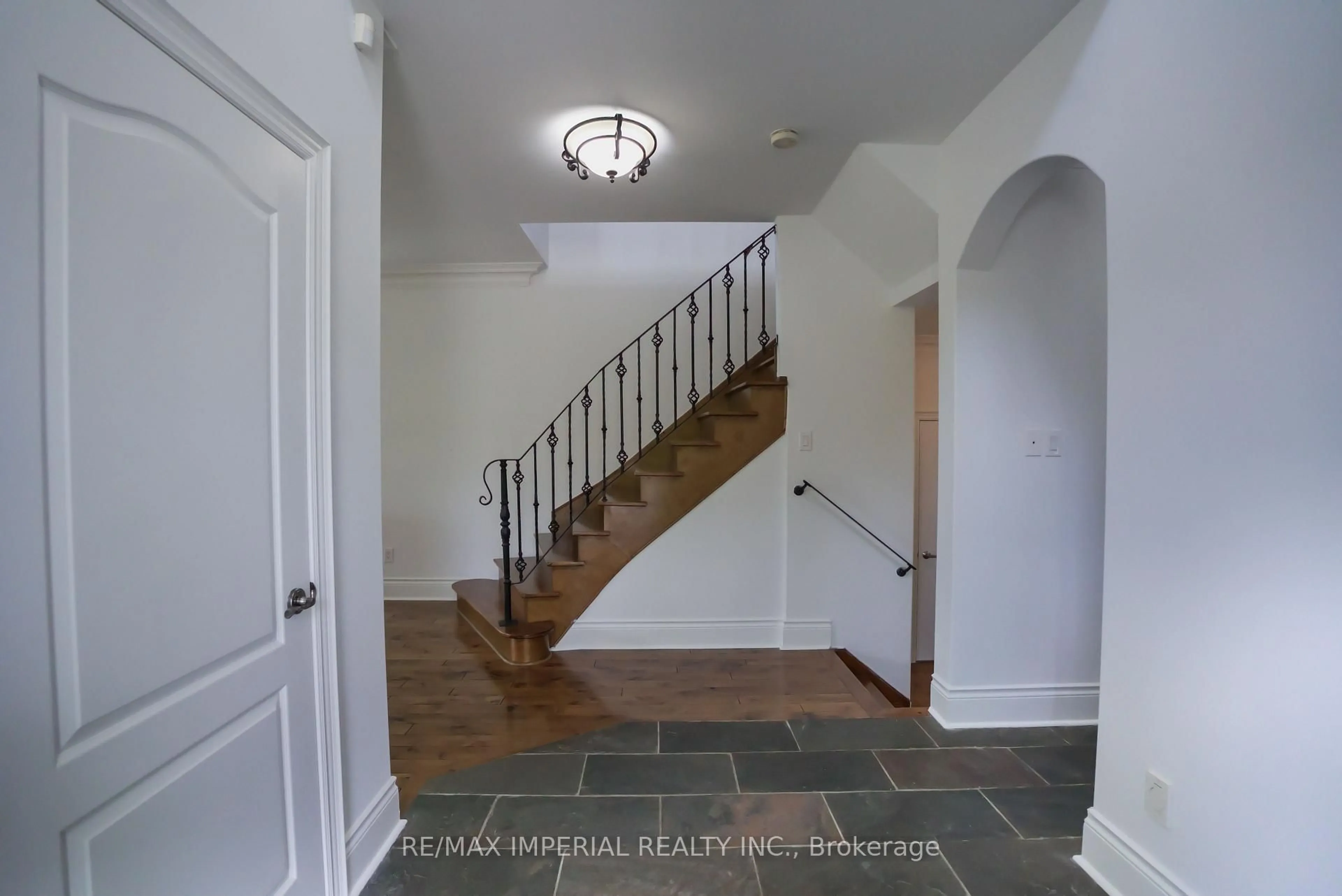 Unknown for 369 Gilpin Dr, Newmarket Ontario L3X 3H2