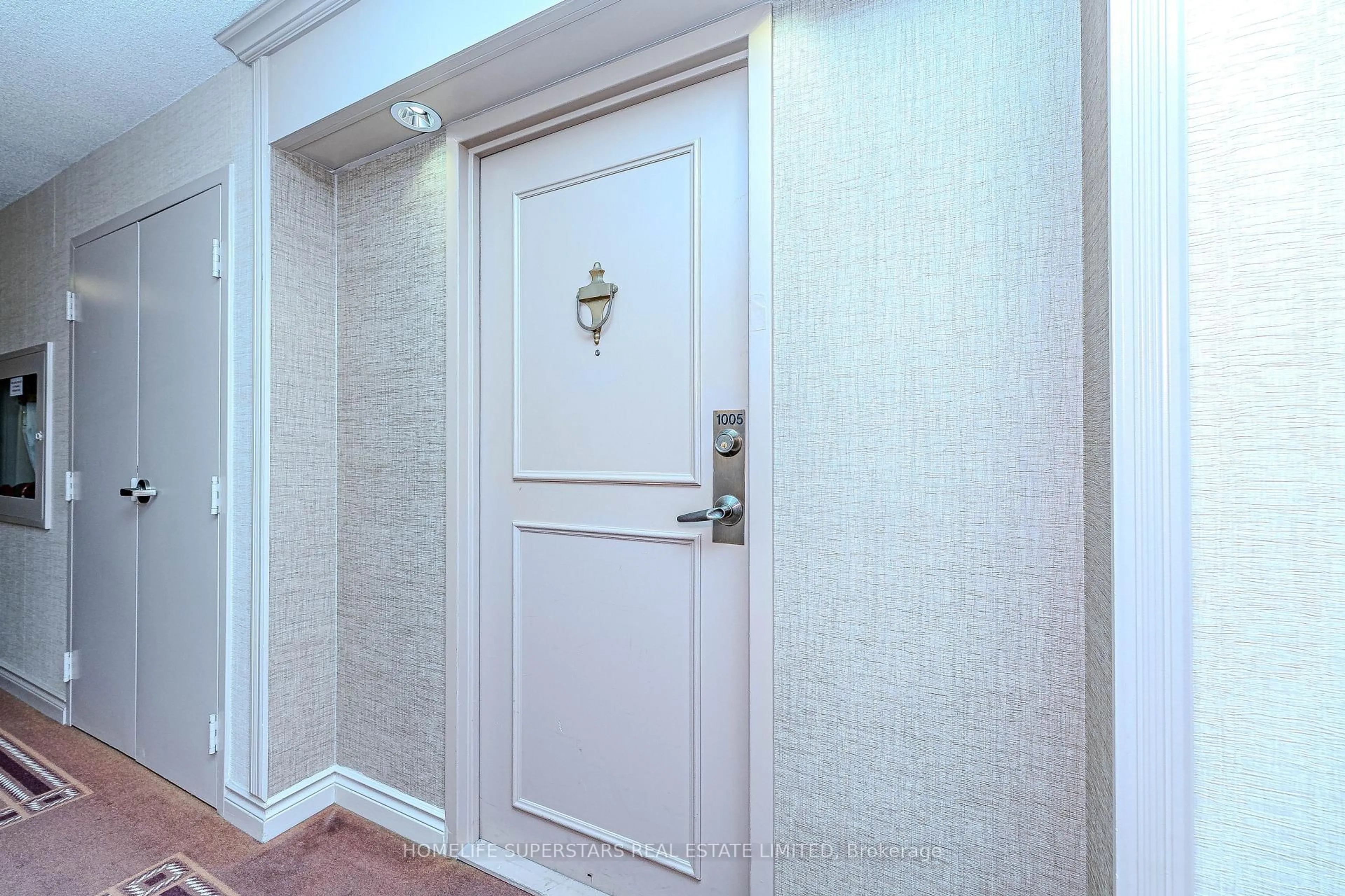 Indoor foyer for 7 Townsgate Dr #1005, Vaughan Ontario L4J 7Z9