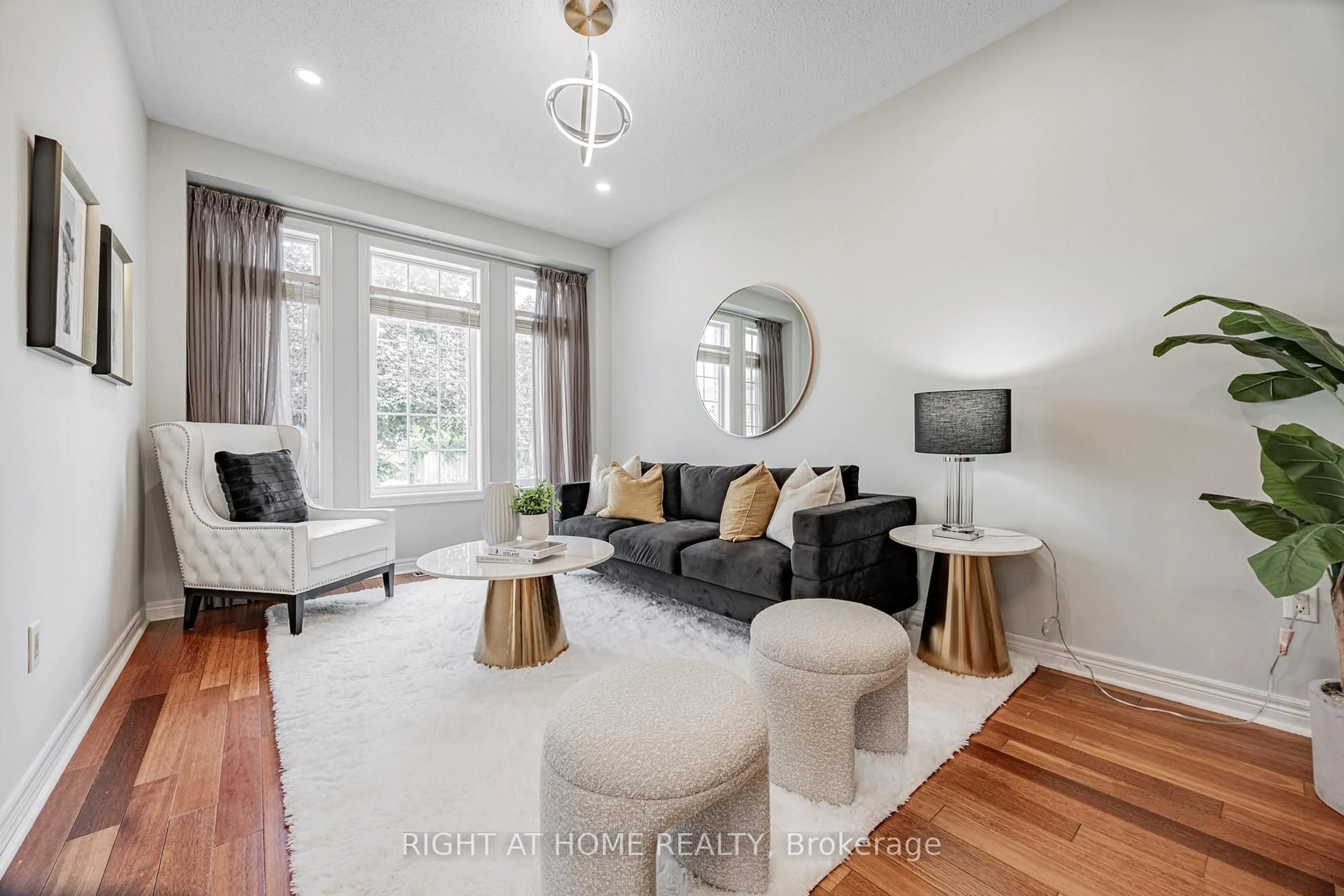 Living room with furniture, unknown for 122 Annina Cres, Markham Ontario L3R 4S5