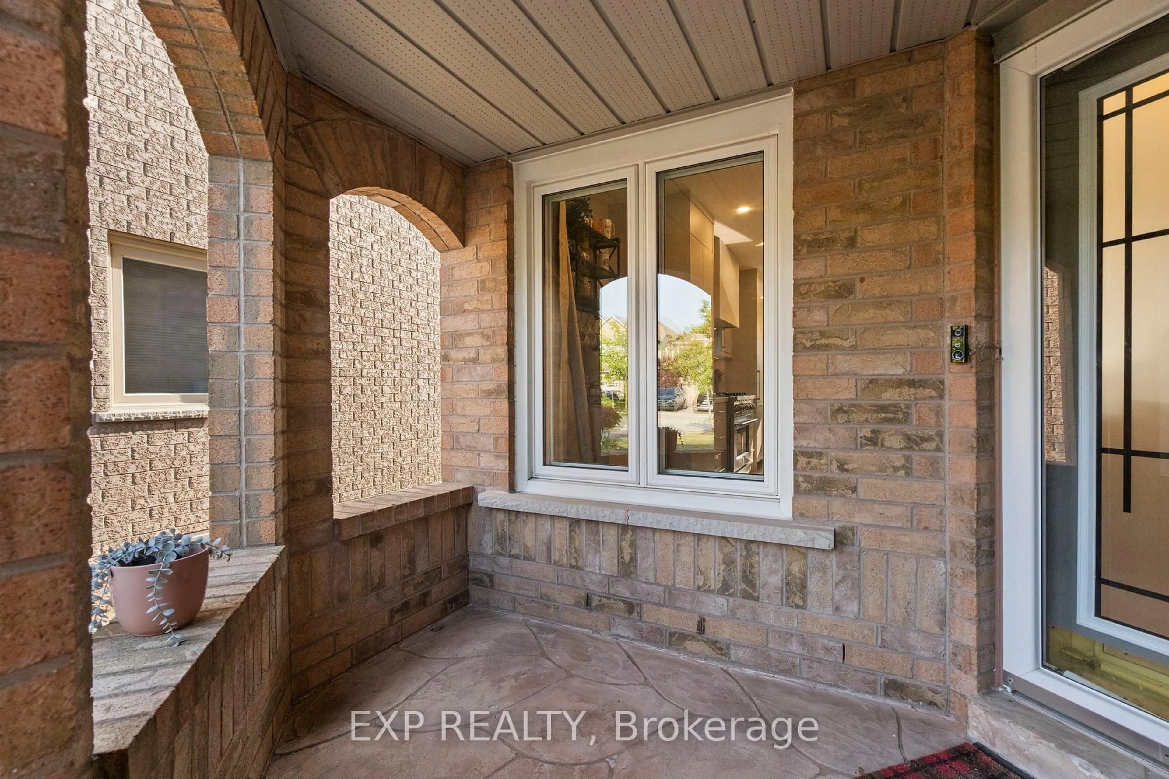 Indoor entryway for 66 Whitefaulds Rd, Vaughan Ontario L6A 2K4