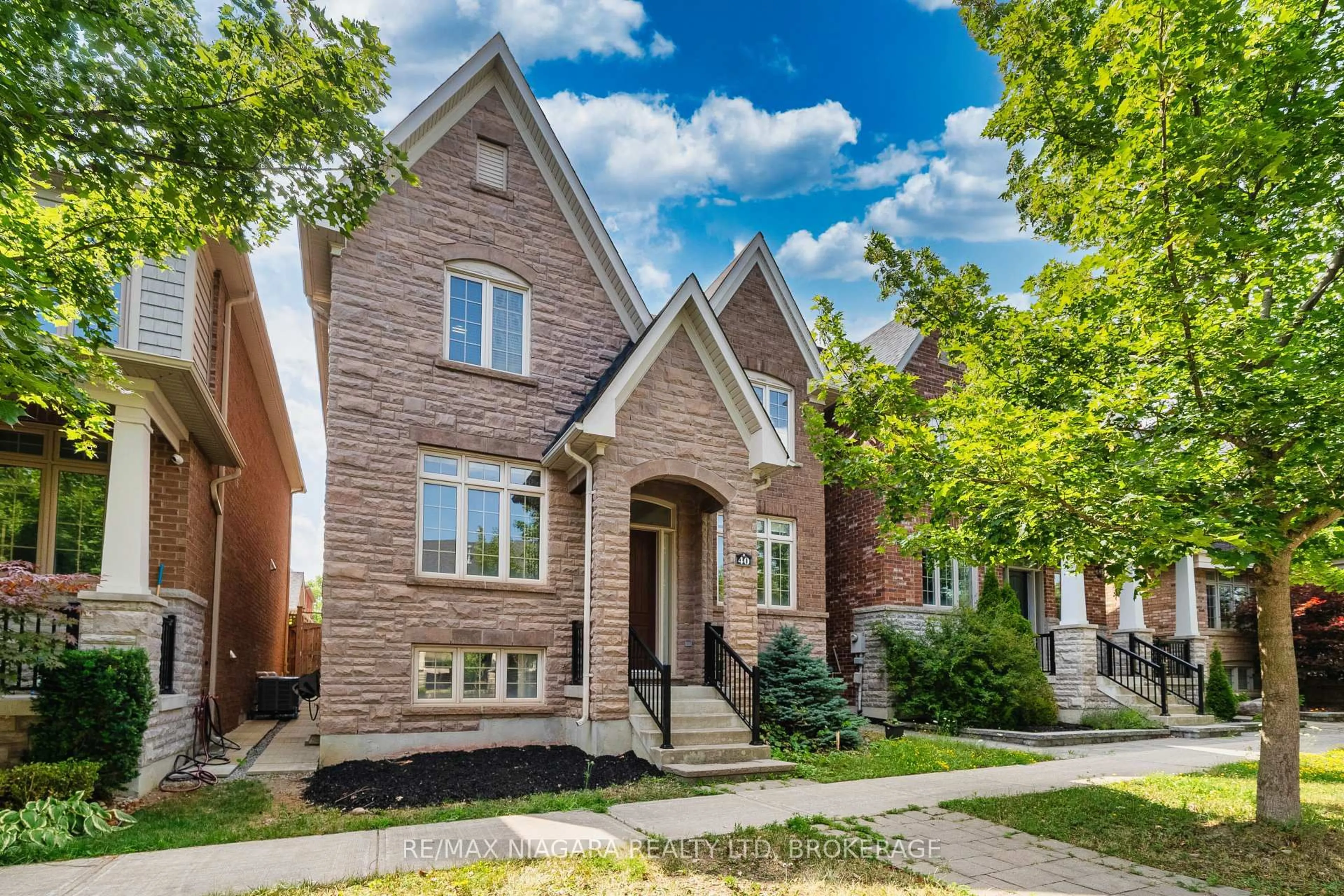 Home with brick exterior material, street for 40 Dungannon Dr, Markham Ontario L6C 0K1