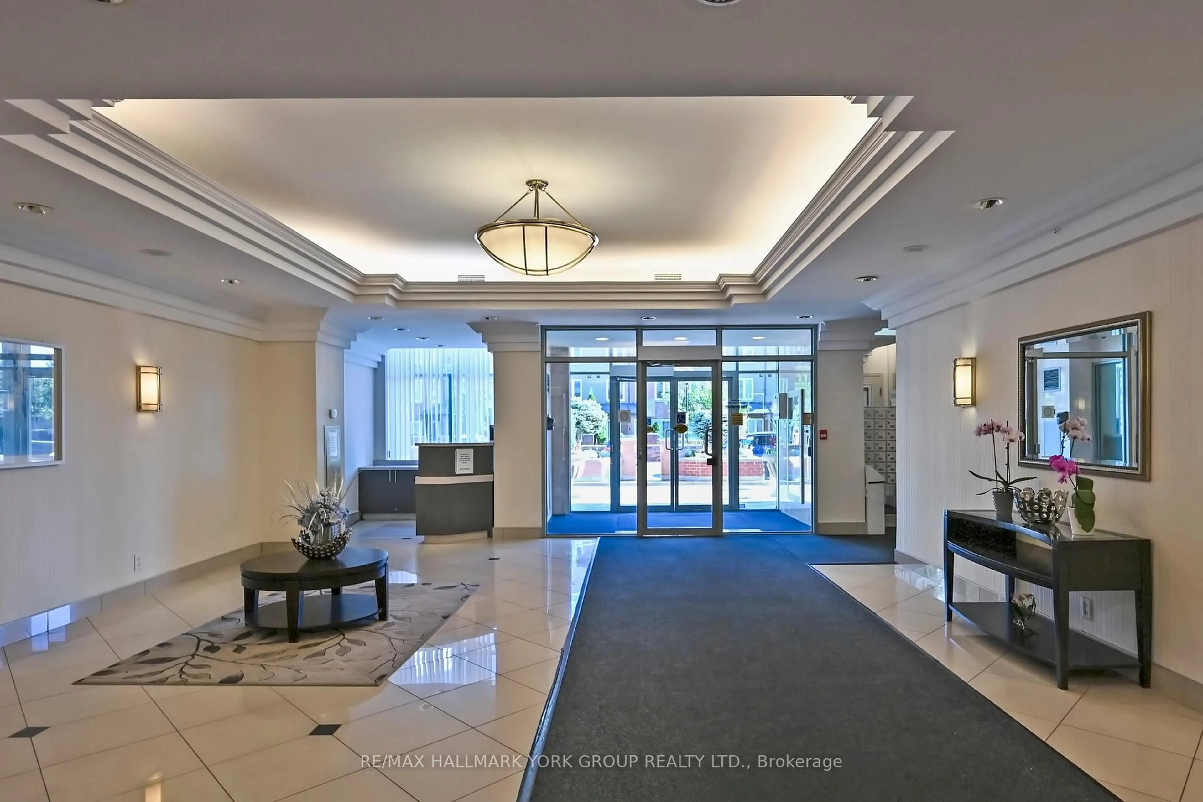 Indoor foyer for 745 New Westminster Dr #912, Vaughan Ontario L4J 8J9