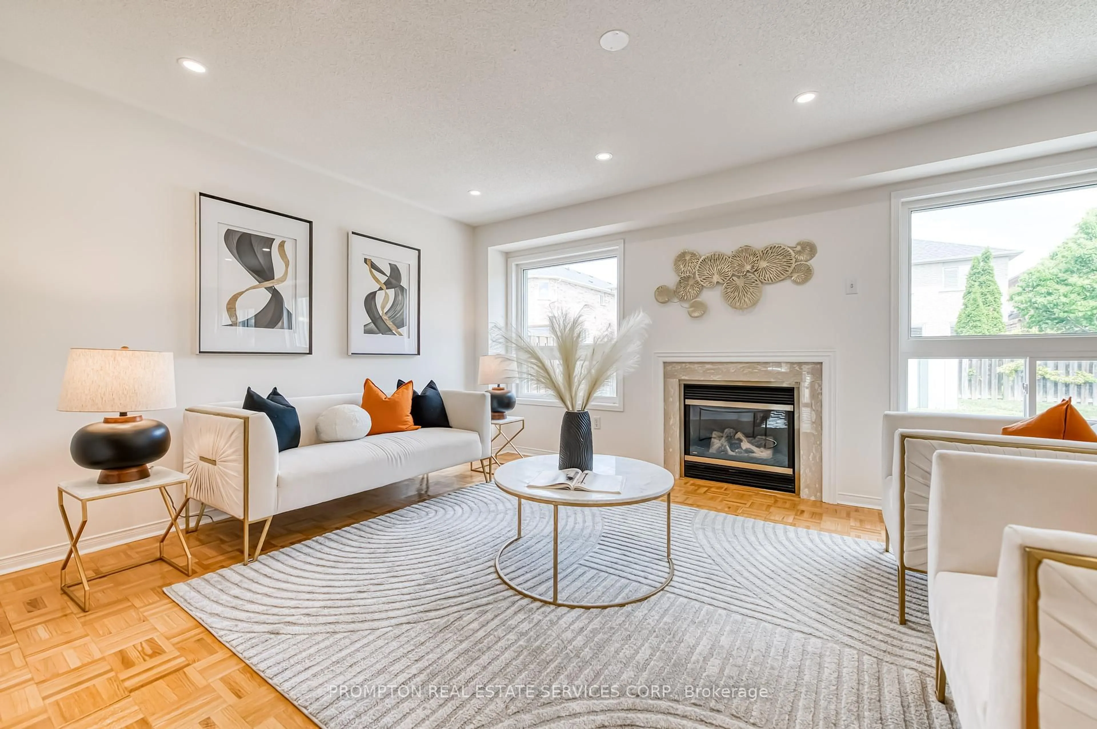 Living room with furniture, unknown for 5 Casemount St, Aurora Ontario L4G 7V6