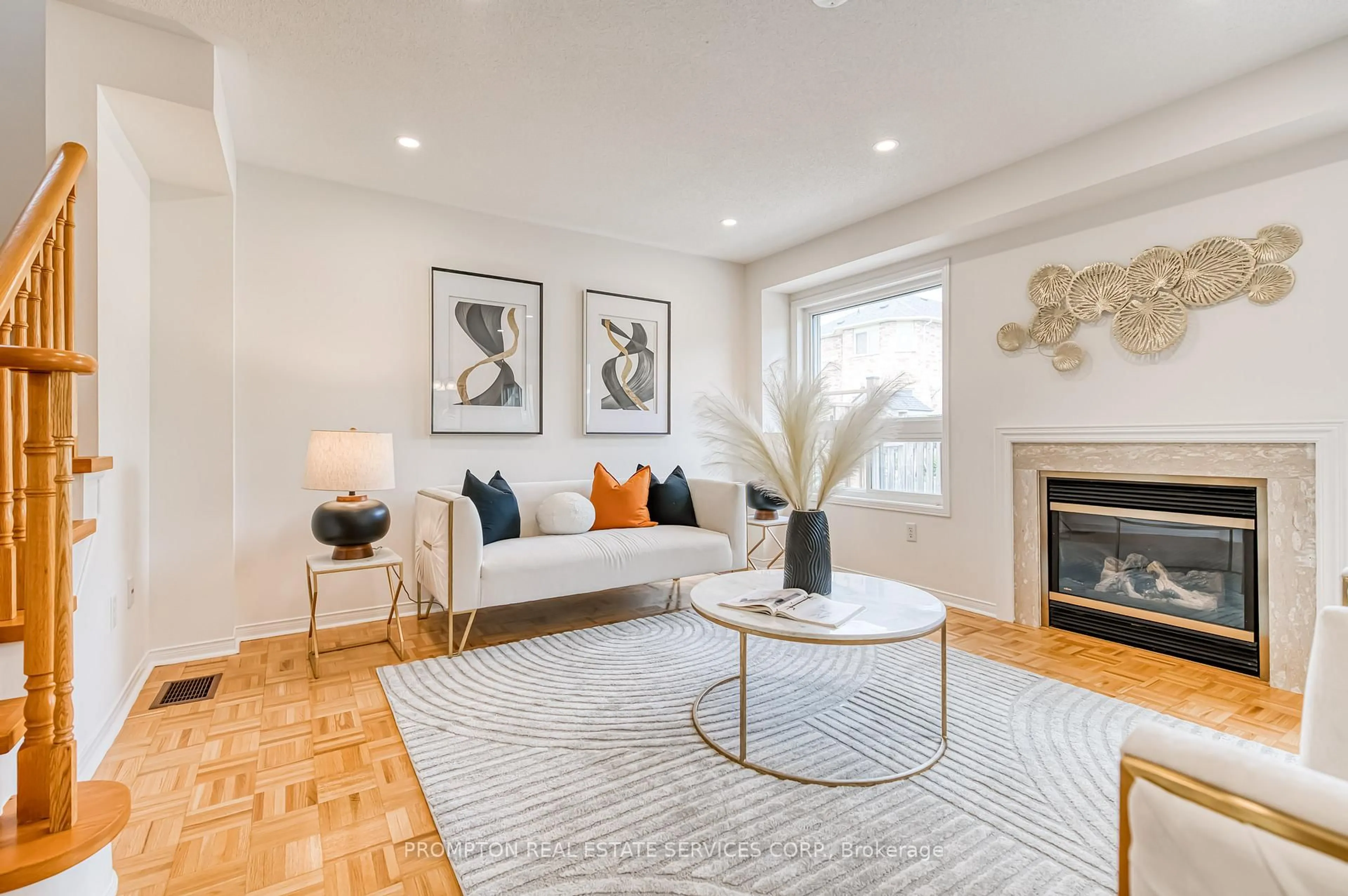Living room with furniture, wood/laminate floor for 5 Casemount St, Aurora Ontario L4G 7V6
