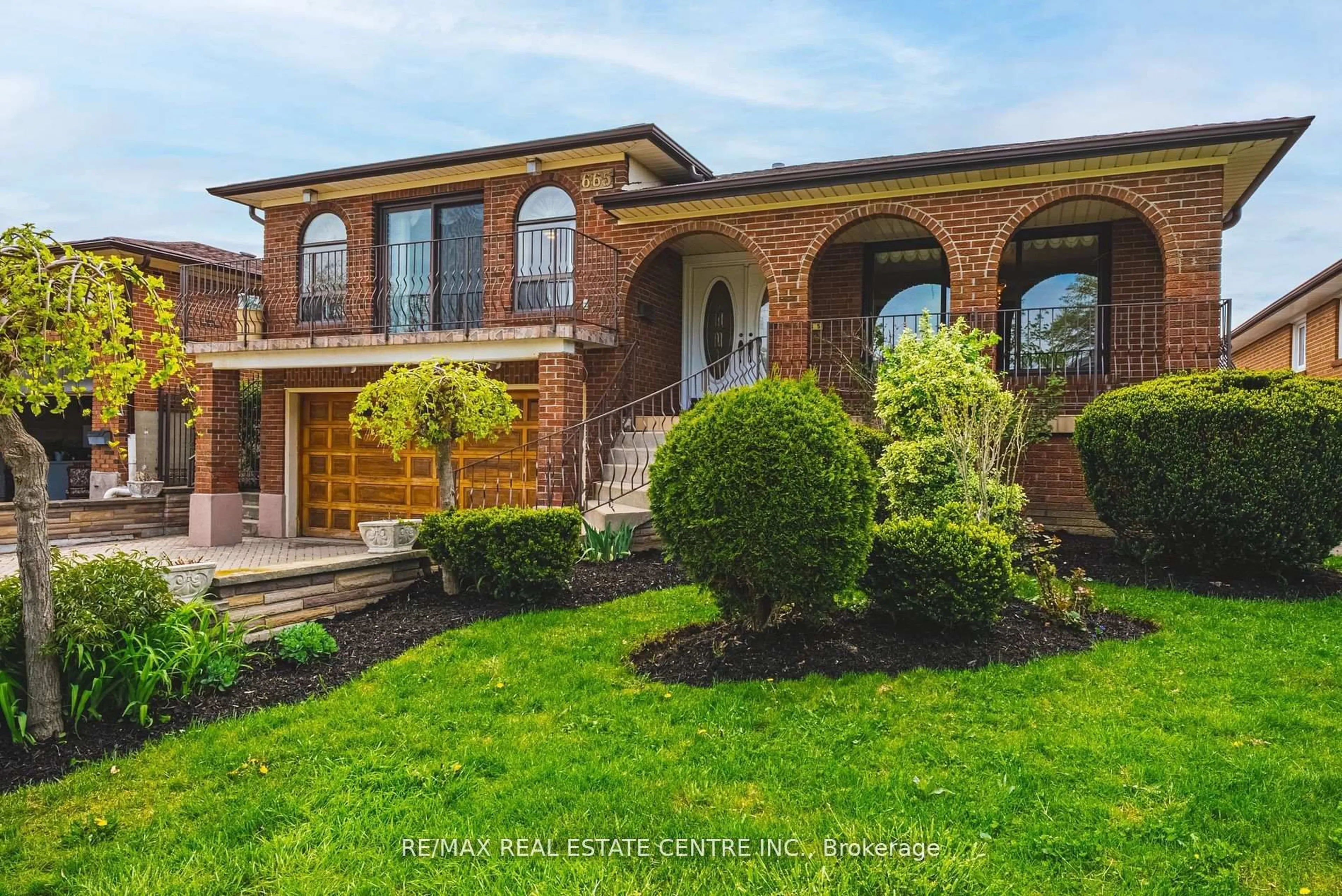 Home with brick exterior material, unknown for 665 Woodbridge Ave, Vaughan Ontario L4L 2T9