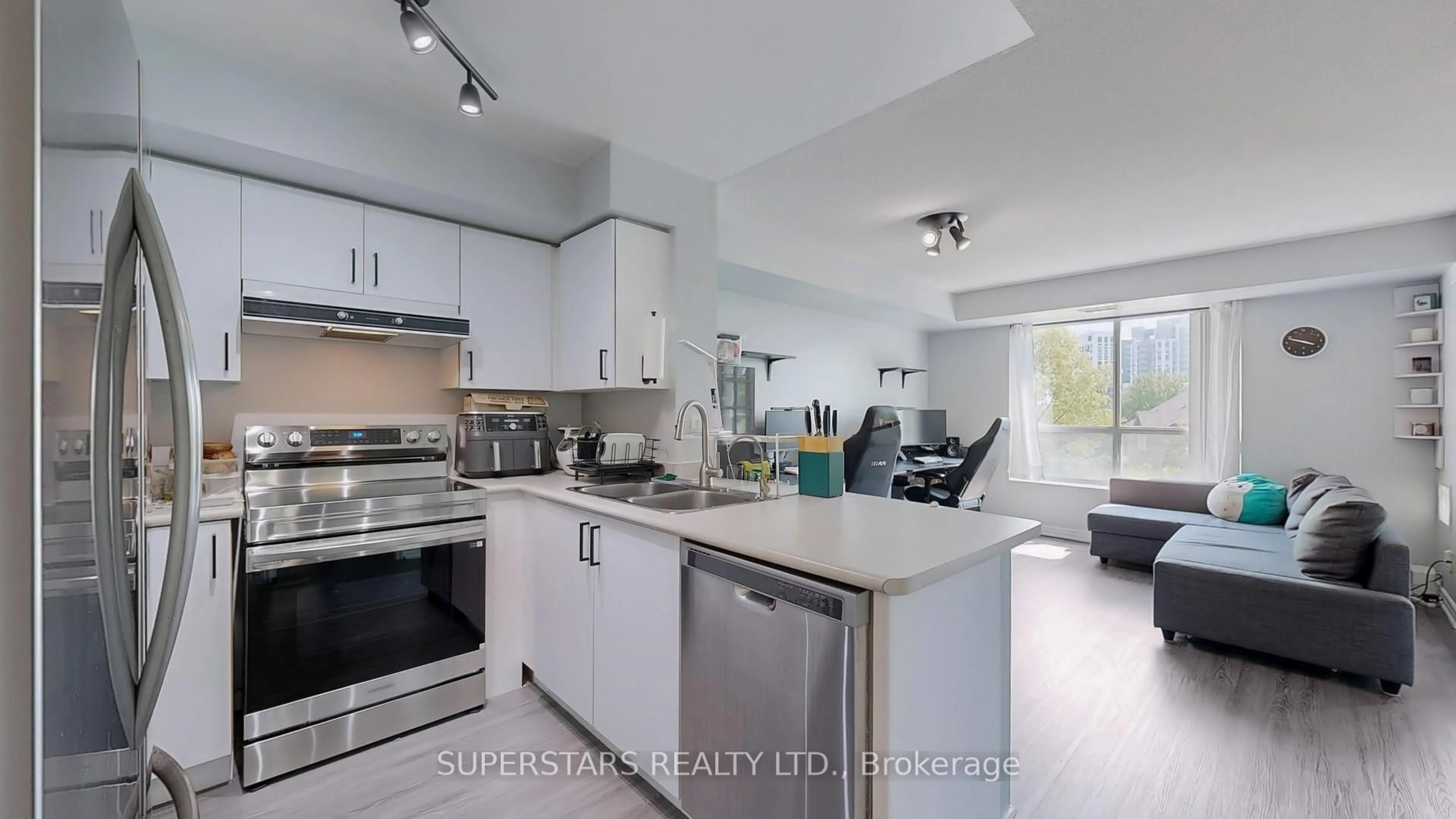 Open concept kitchen, unknown for 3 Ellesmere St #217, Richmond Hill Ontario L4B 4N2