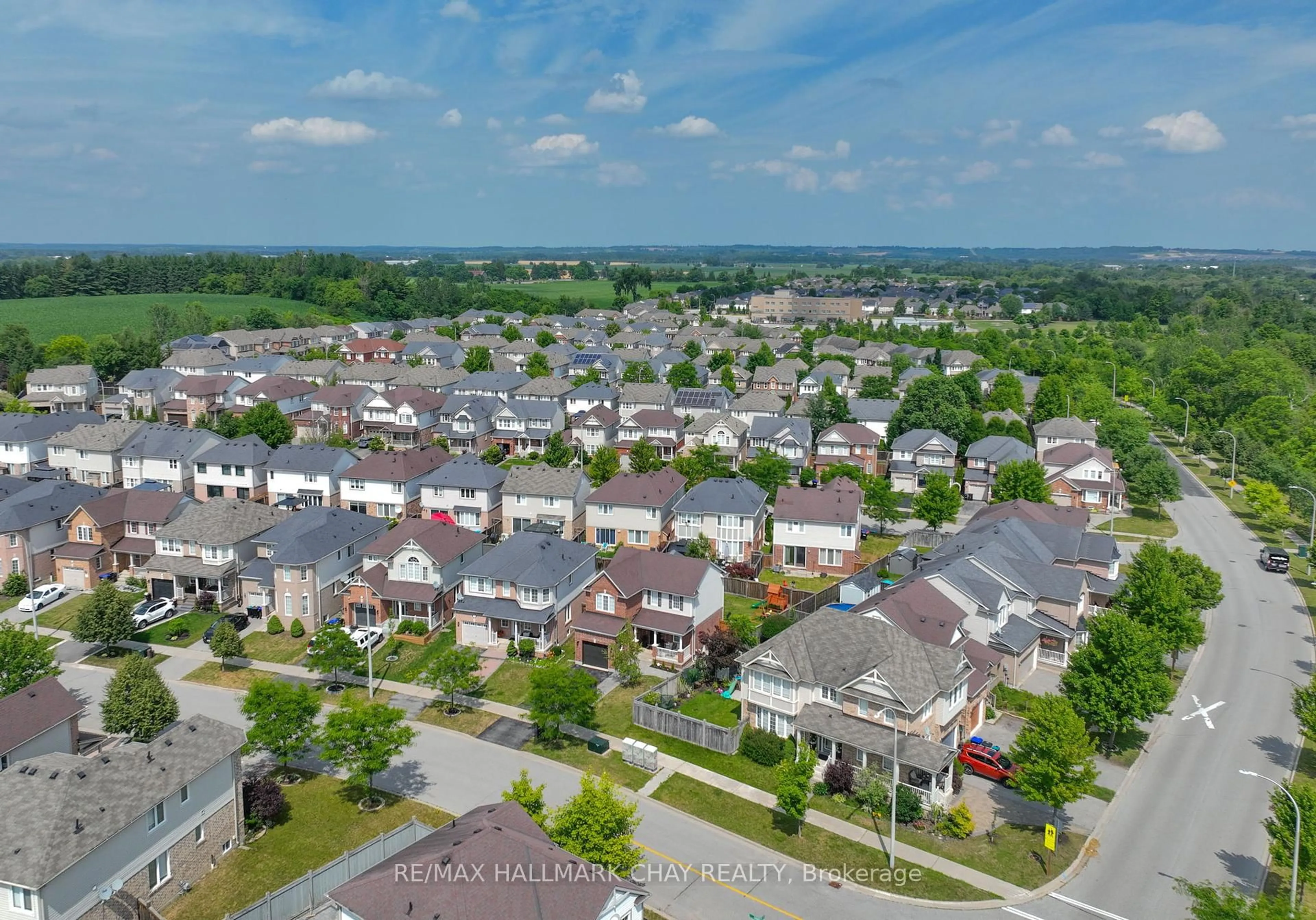 A pic from outside/outdoor area/front of a property/back of a property/a pic from drone, street for 5 Gordon Dr, New Tecumseth Ontario L3Z 2C6