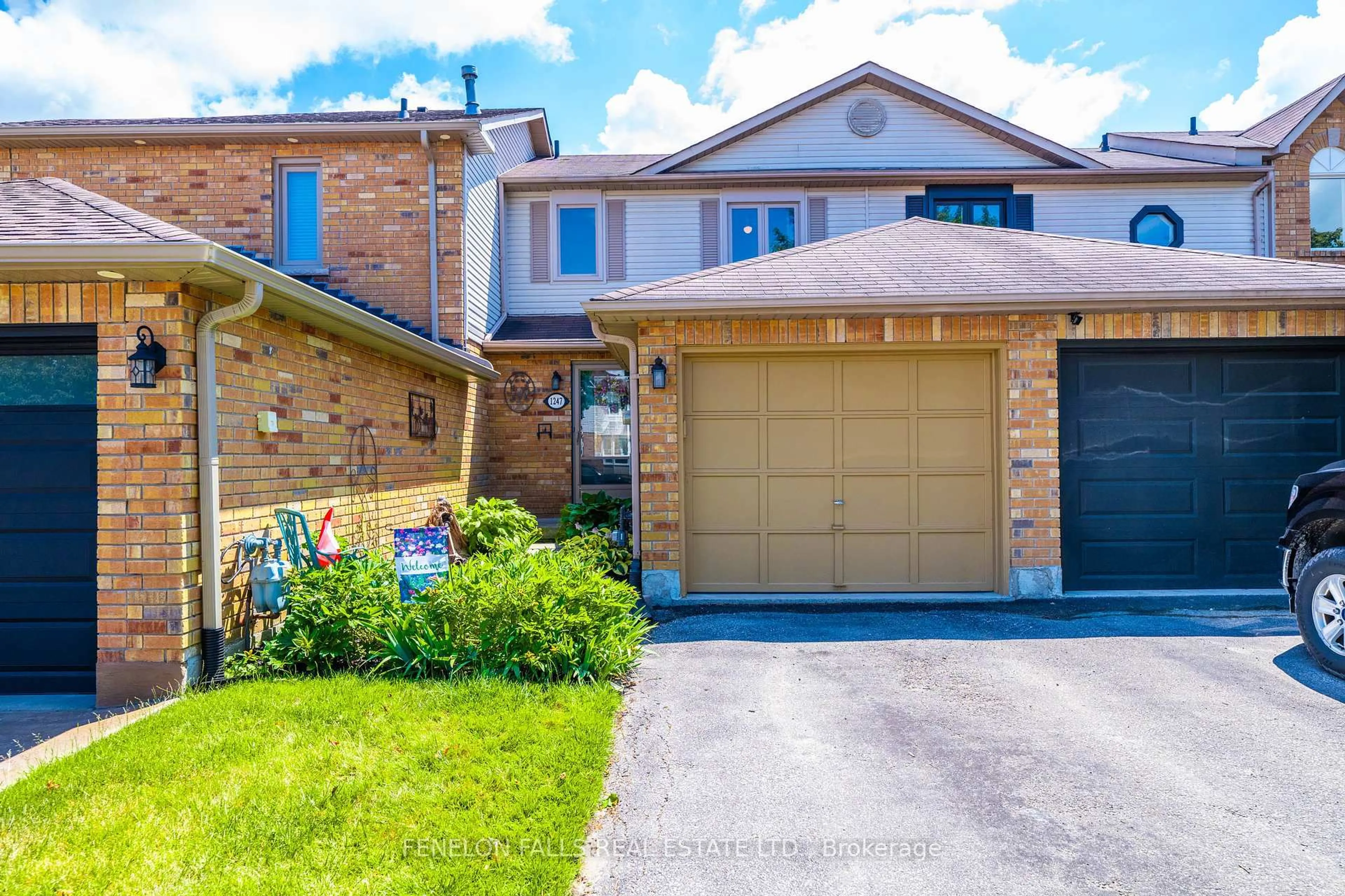 Home with brick exterior material, street for 1247 Huron Crt, Innisfil Ontario L9S 1X5
