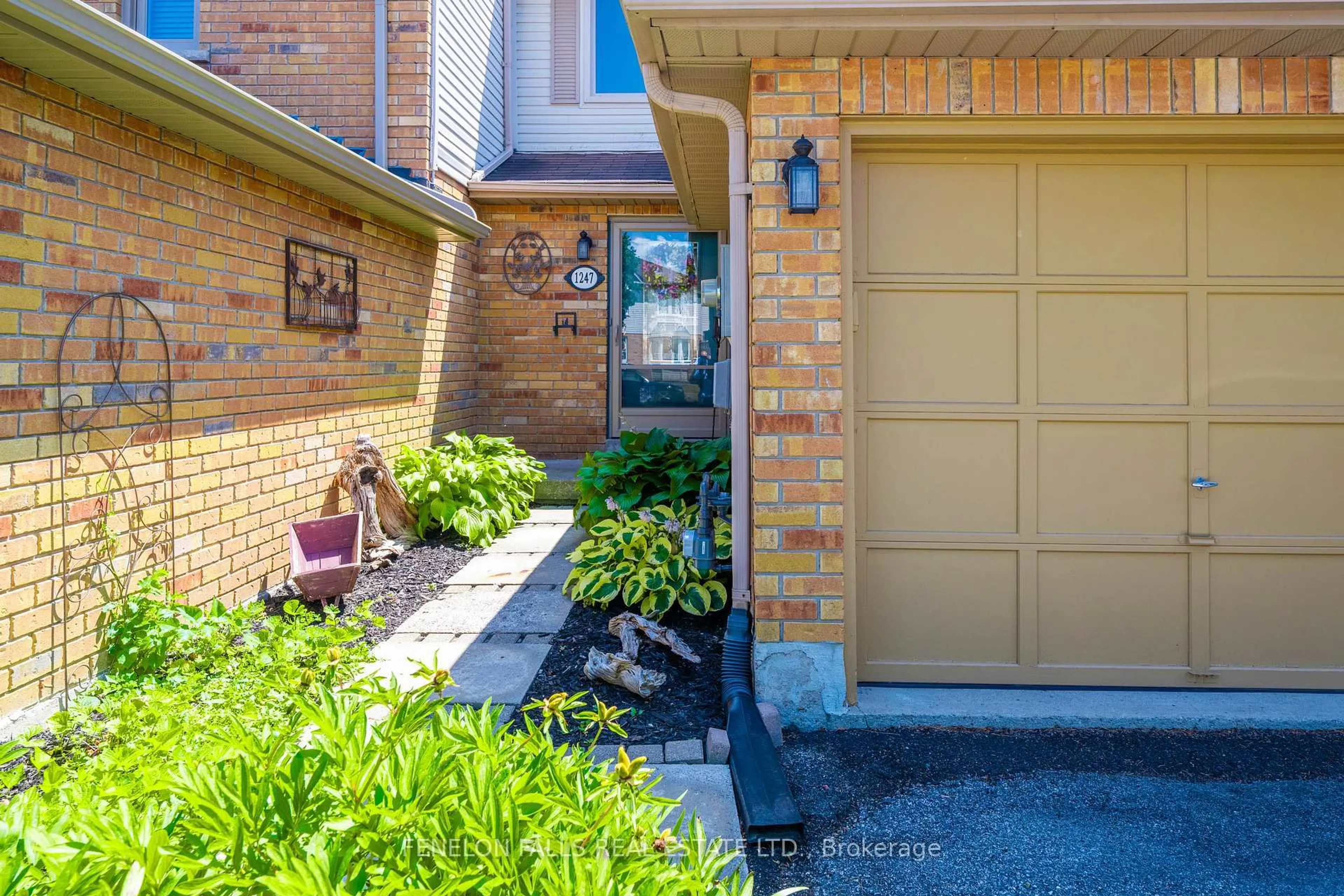 Home with brick exterior material, street for 1247 Huron Crt, Innisfil Ontario L9S 1X5