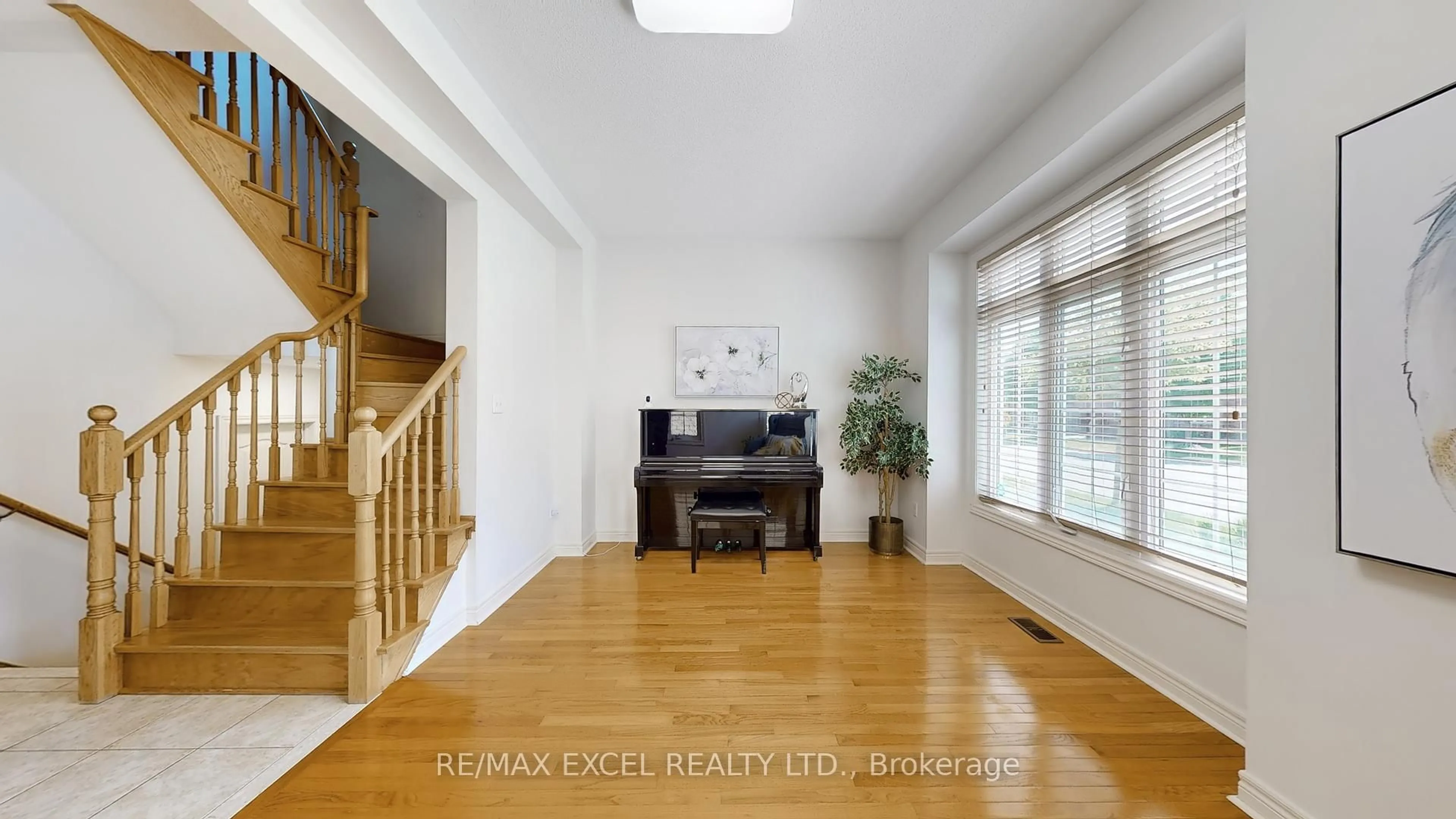 Indoor foyer for 809 Cornell Rouge Blvd, Markham Ontario L6B 0K5