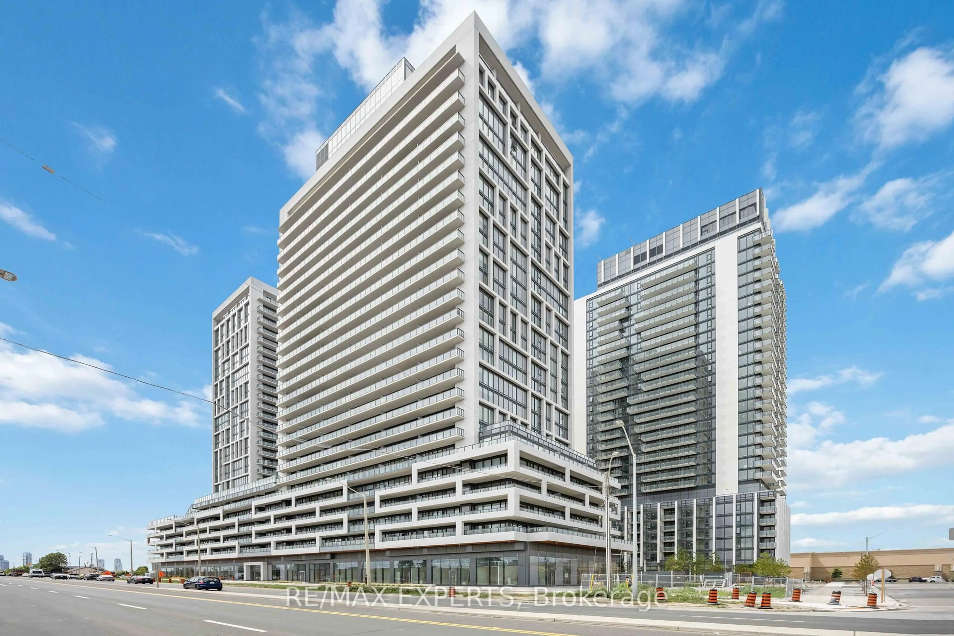 Indoor foyer for 8960 Jane St #1002, Vaughan Ontario L4K 2M9