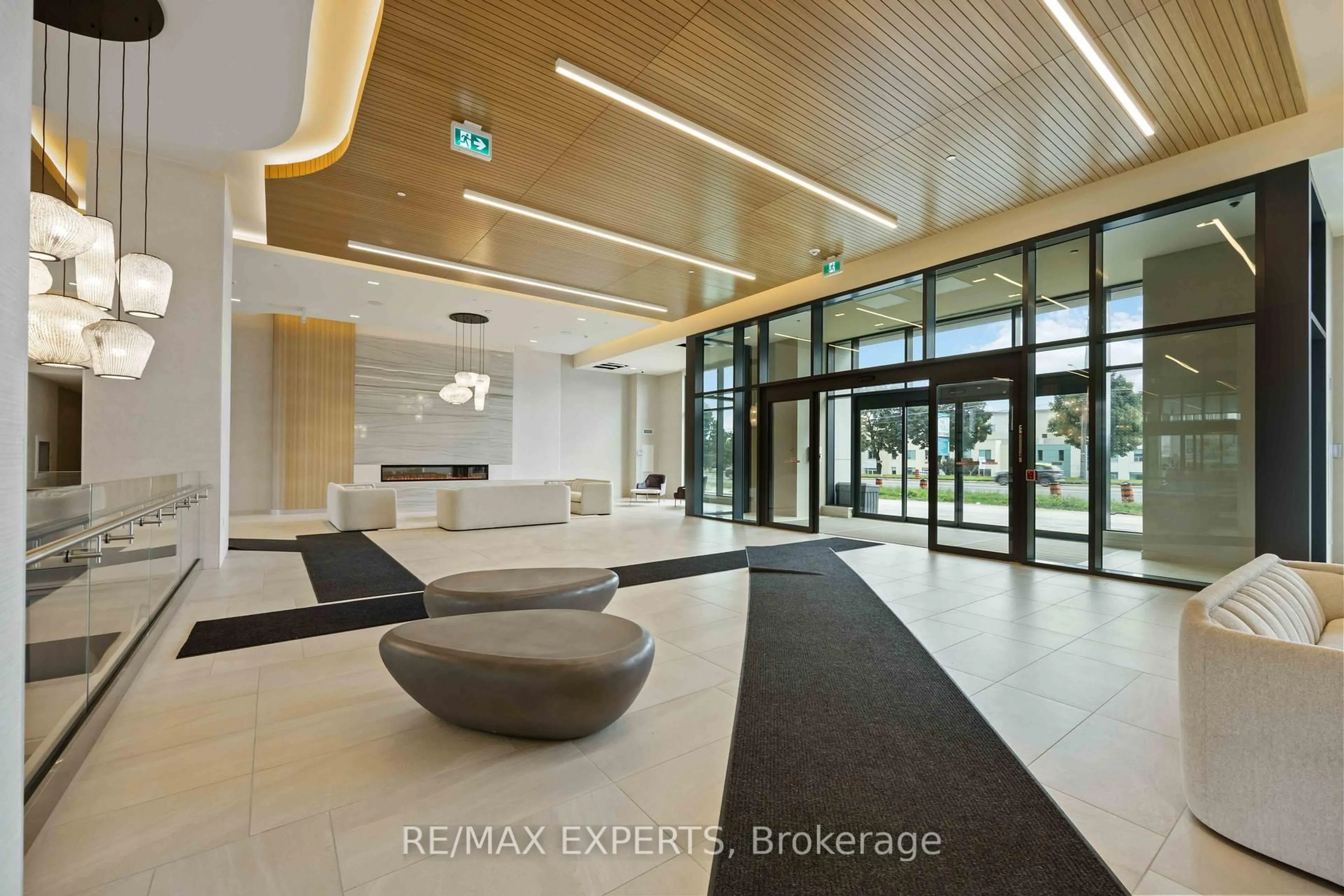 Lobby for 8960 Jane St #1002, Vaughan Ontario L4K 2M9