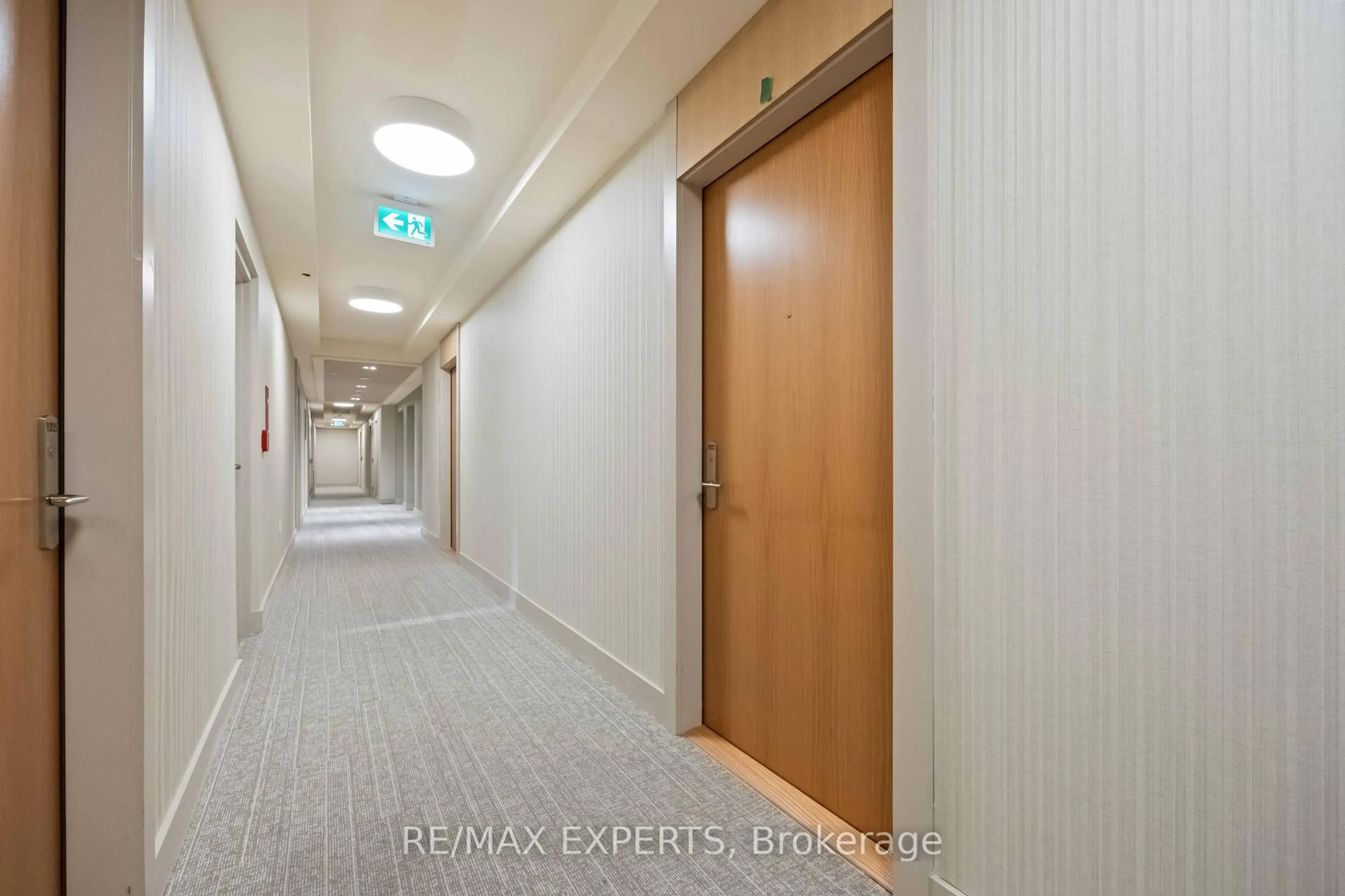 Indoor foyer for 8960 Jane St #1002, Vaughan Ontario L4K 2M9
