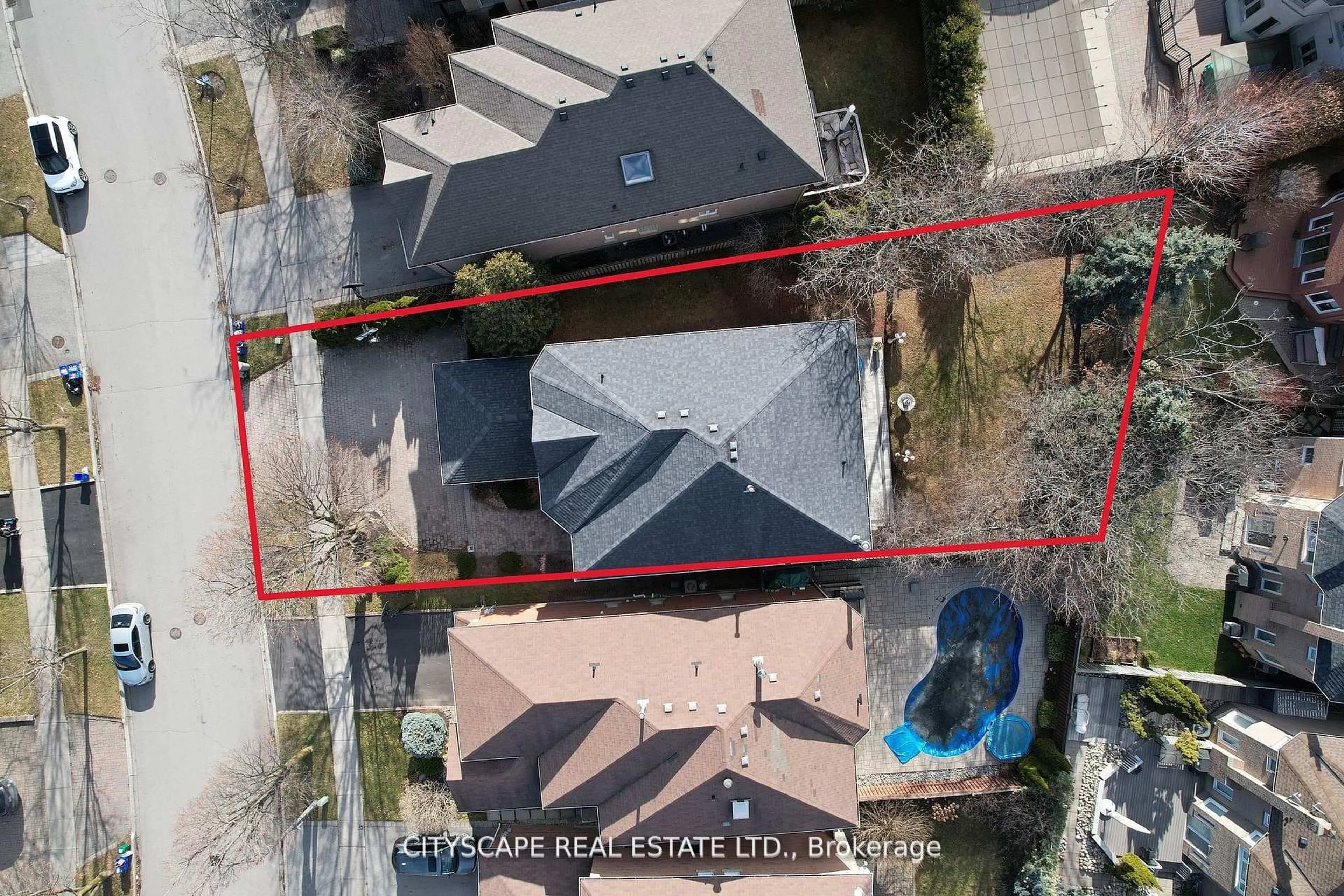 A pic from outside/outdoor area/front of a property/back of a property/a pic from drone, street for 50 Oakhurst Dr, Vaughan Ontario L4J 7V3