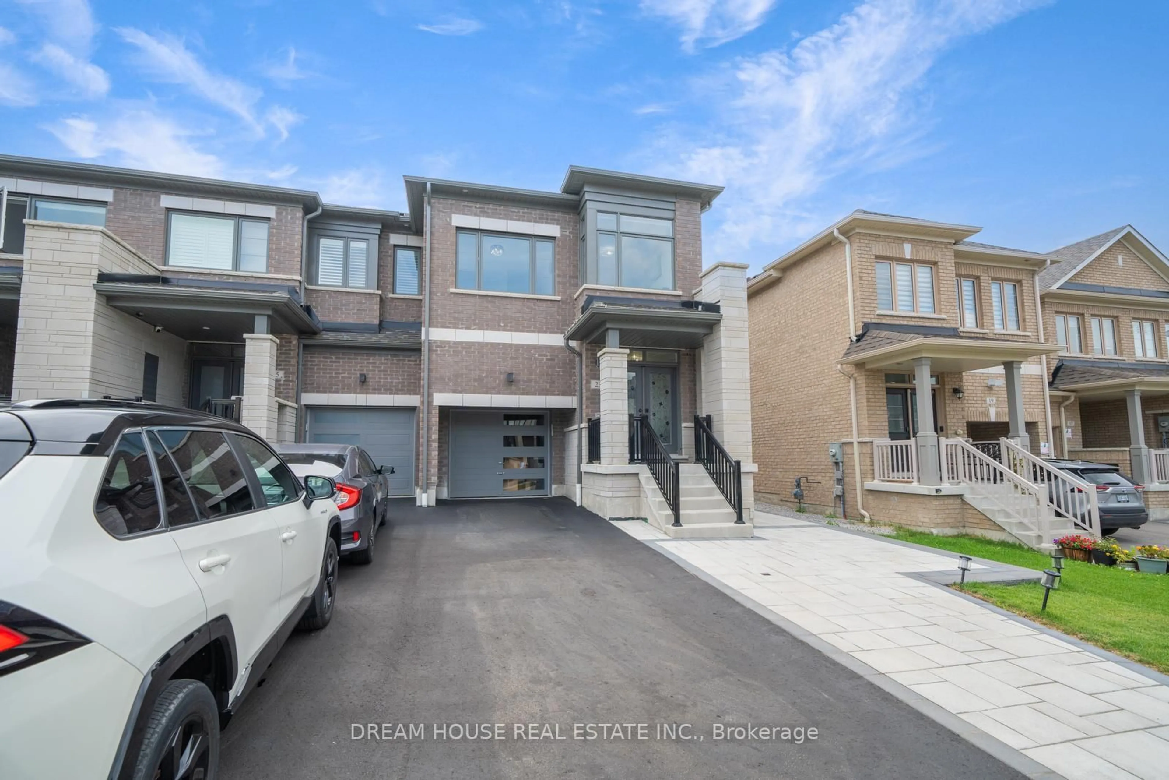 Unknown for 23 Markview Rd, Whitchurch-Stouffville Ontario L4A 4W1