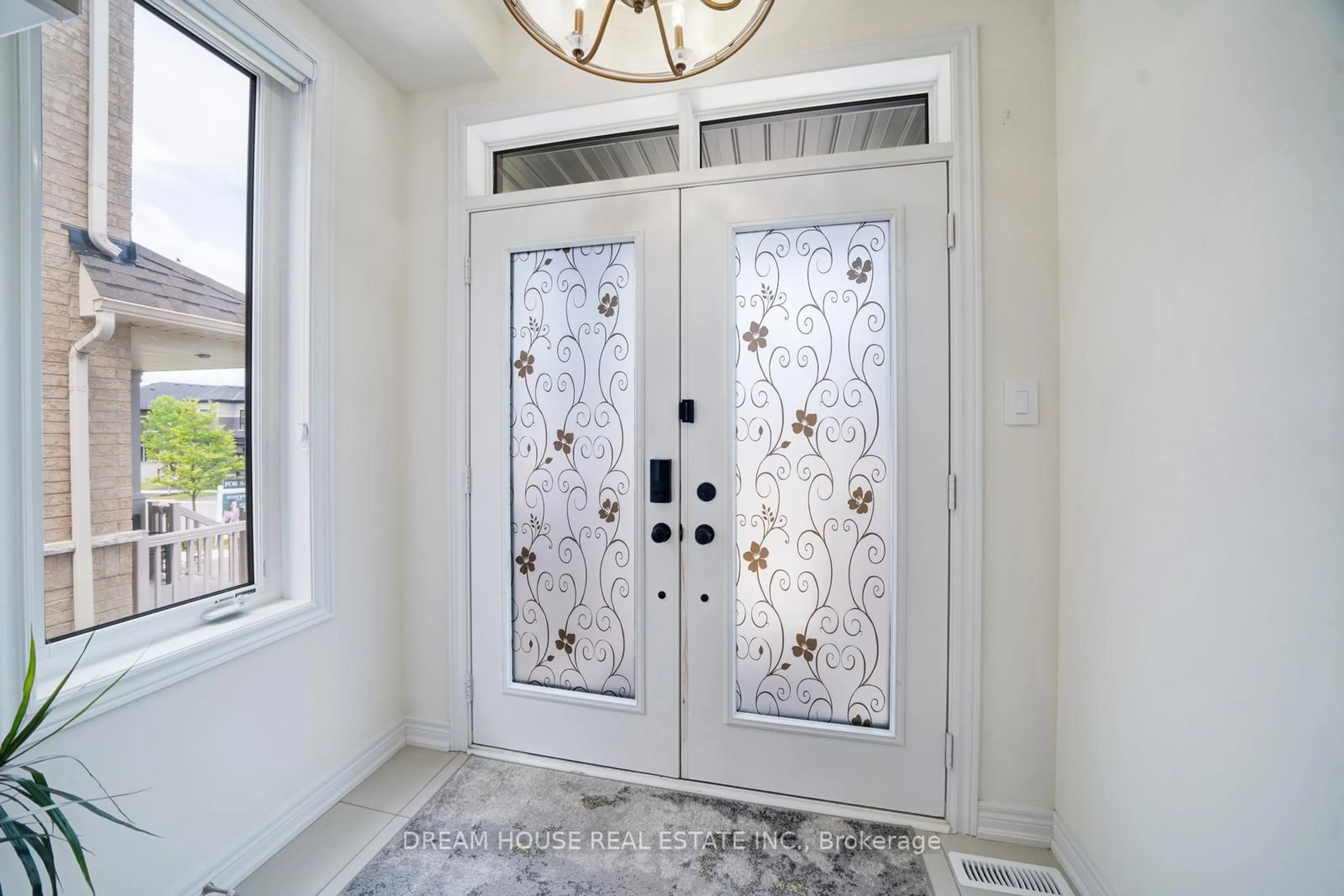 Indoor entryway for 23 Markview Rd, Whitchurch-Stouffville Ontario L4A 4W1