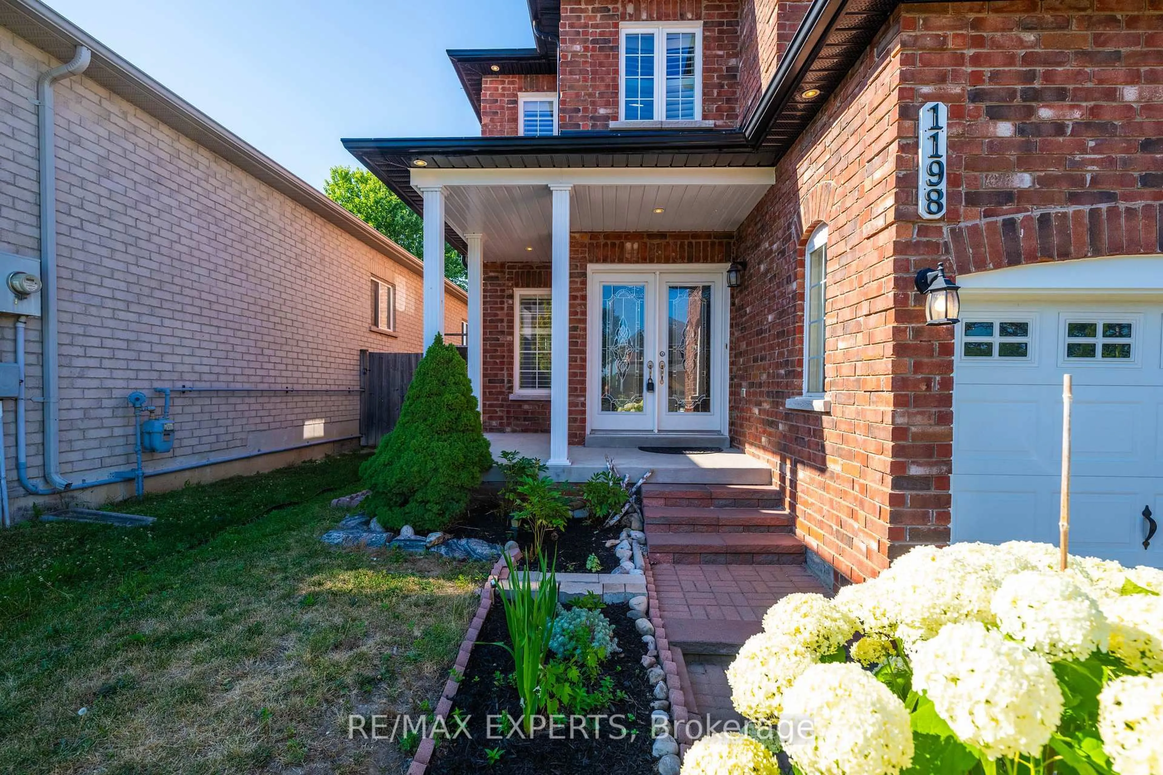 Home with brick exterior material, street for 1198 Westmount Ave, Innisfil Ontario L9S 4S7
