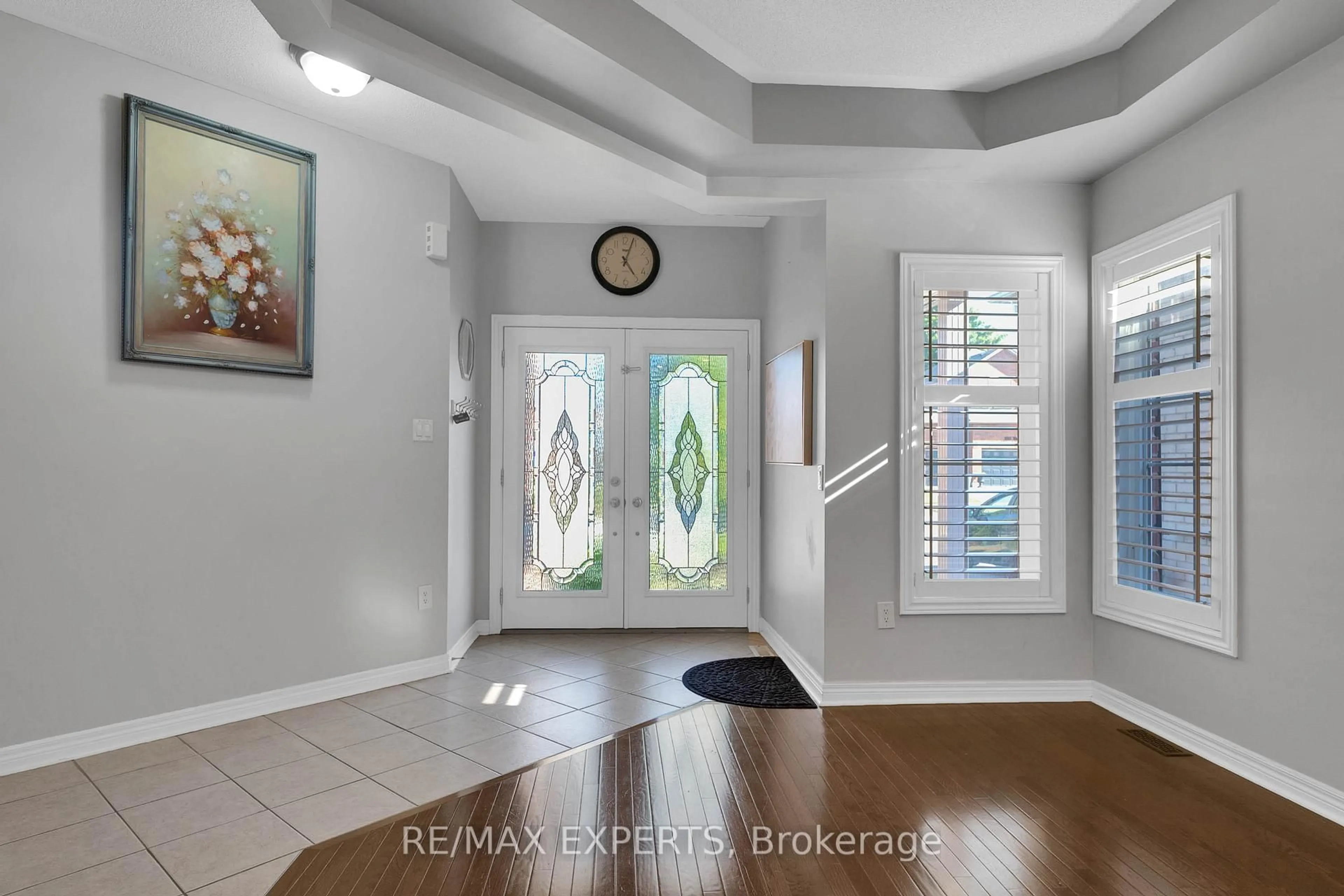 Indoor entryway for 1198 Westmount Ave, Innisfil Ontario L9S 4S7