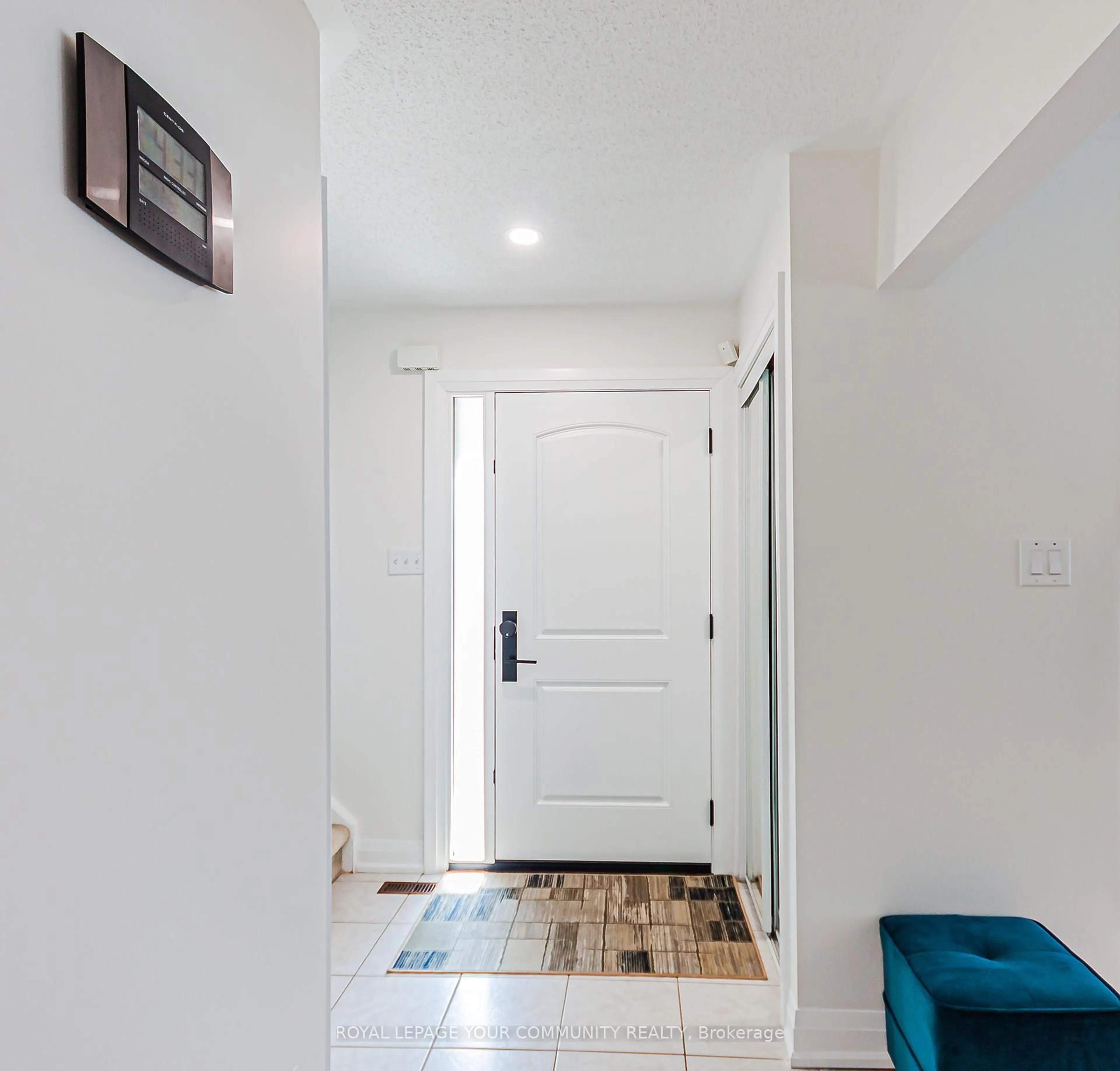 Indoor entryway for 65 Nahanni Dr, Richmond Hill Ontario L4B 4L4