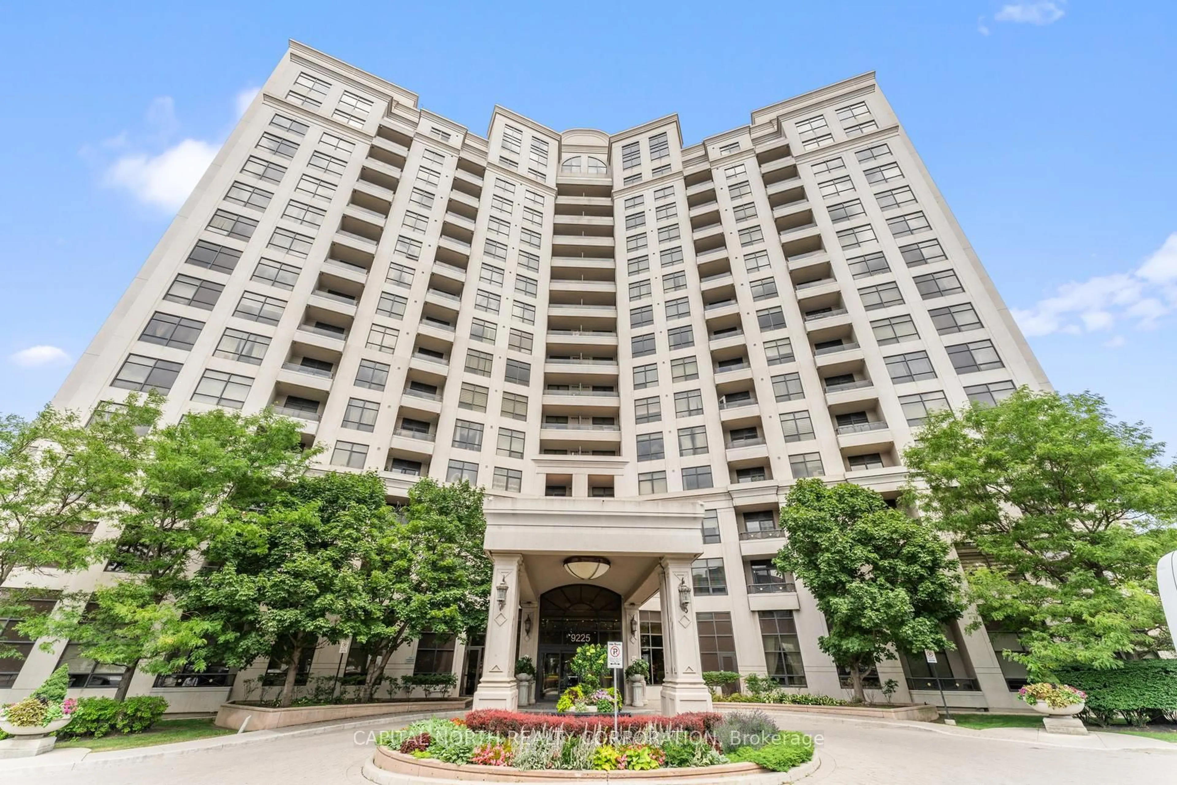 Indoor foyer for 9225 Jane St #915, Vaughan Ontario L6A 0J7