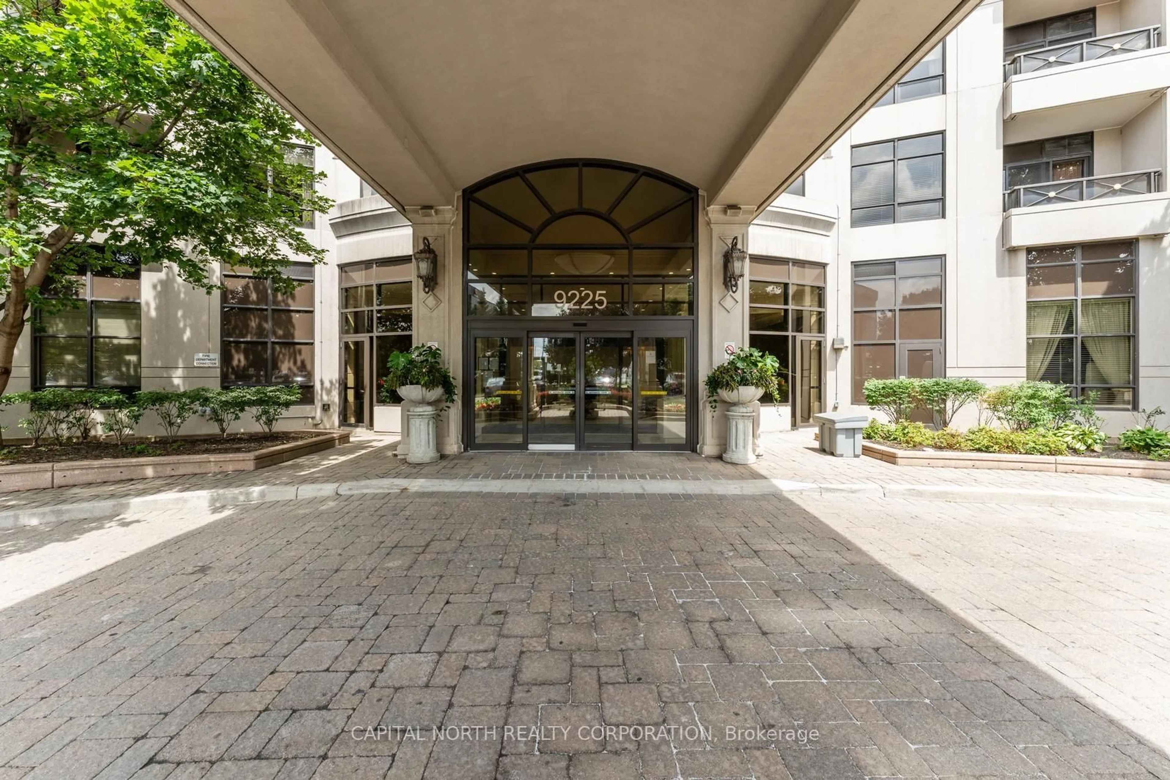 Lobby for 9225 Jane St #915, Vaughan Ontario L6A 0J7