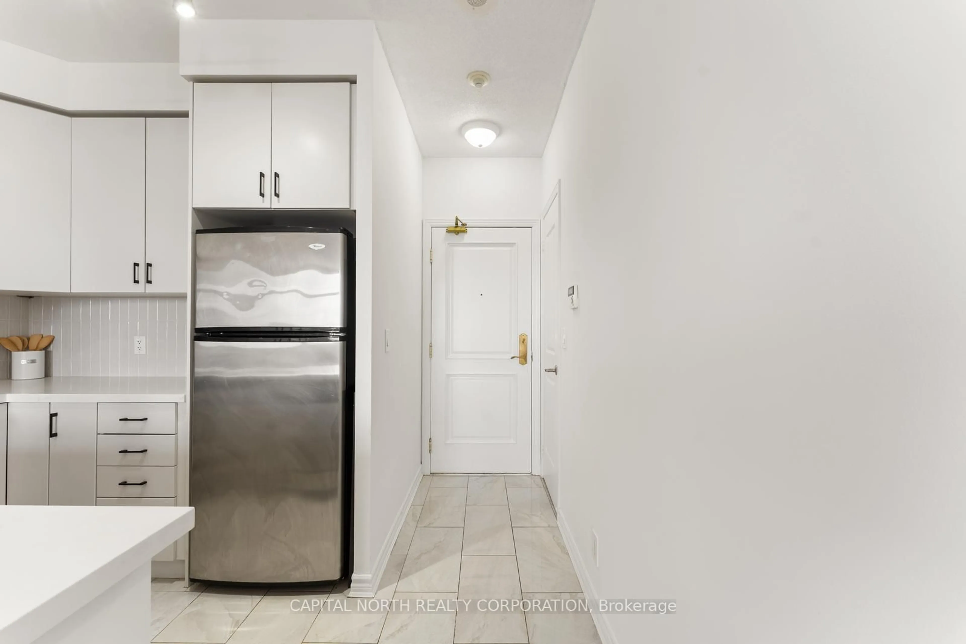 Standard kitchen, unknown for 9225 Jane St #915, Vaughan Ontario L6A 0J7