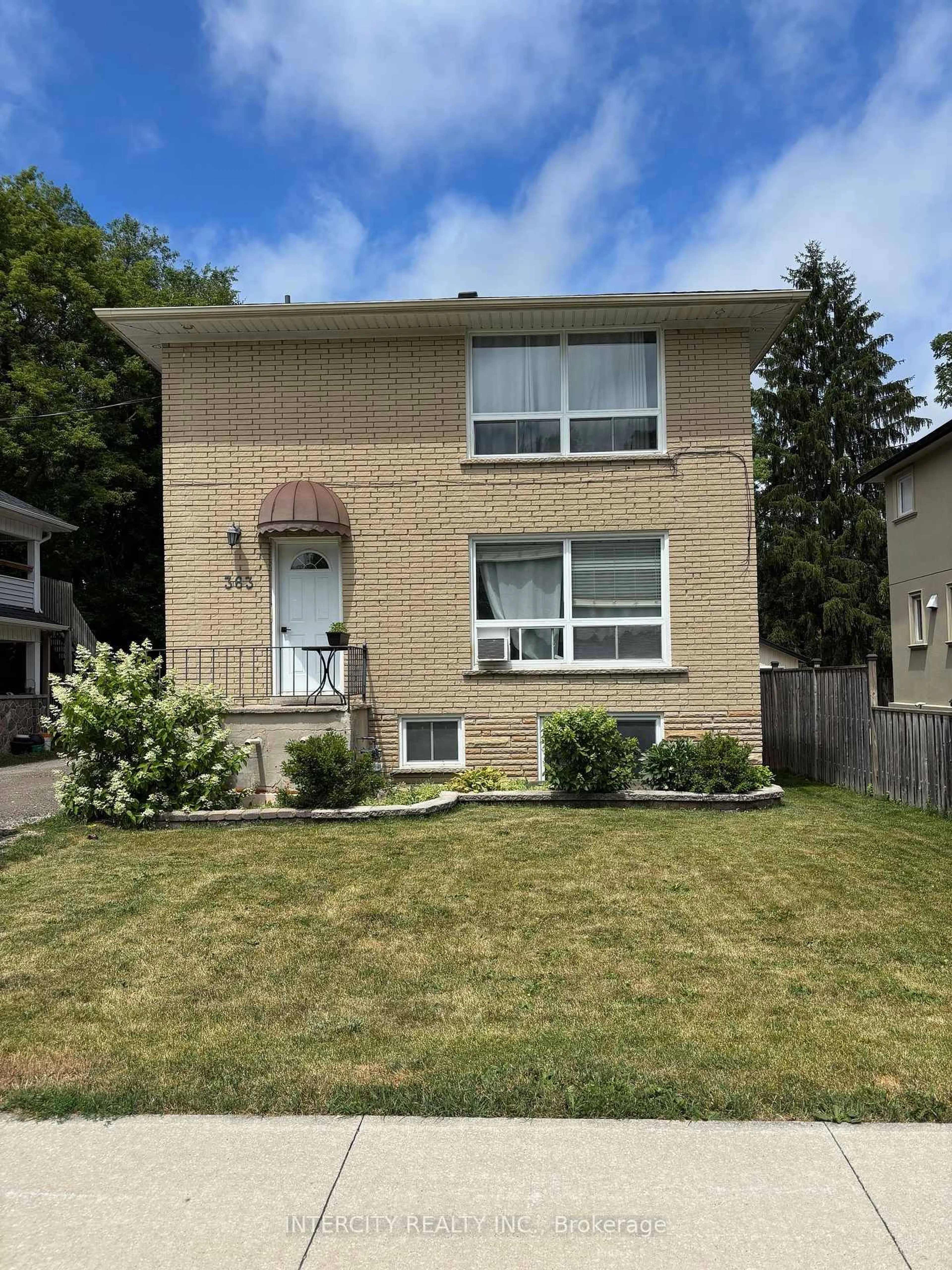 Home with vinyl exterior material, street for 363 Andrew St, Newmarket Ontario L3Y 1H5