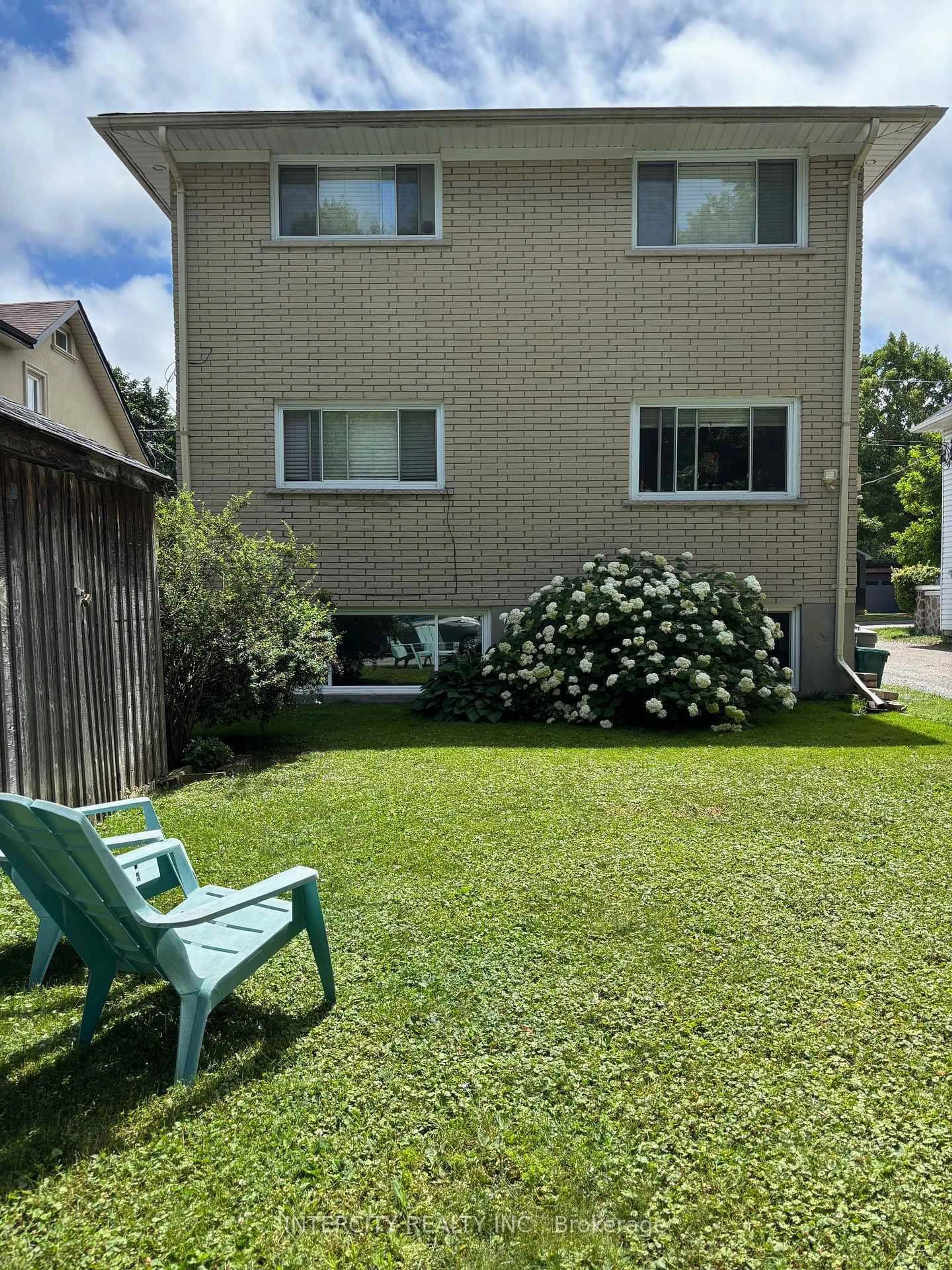 Patio, street for 363 Andrew St, Newmarket Ontario L3Y 1H5