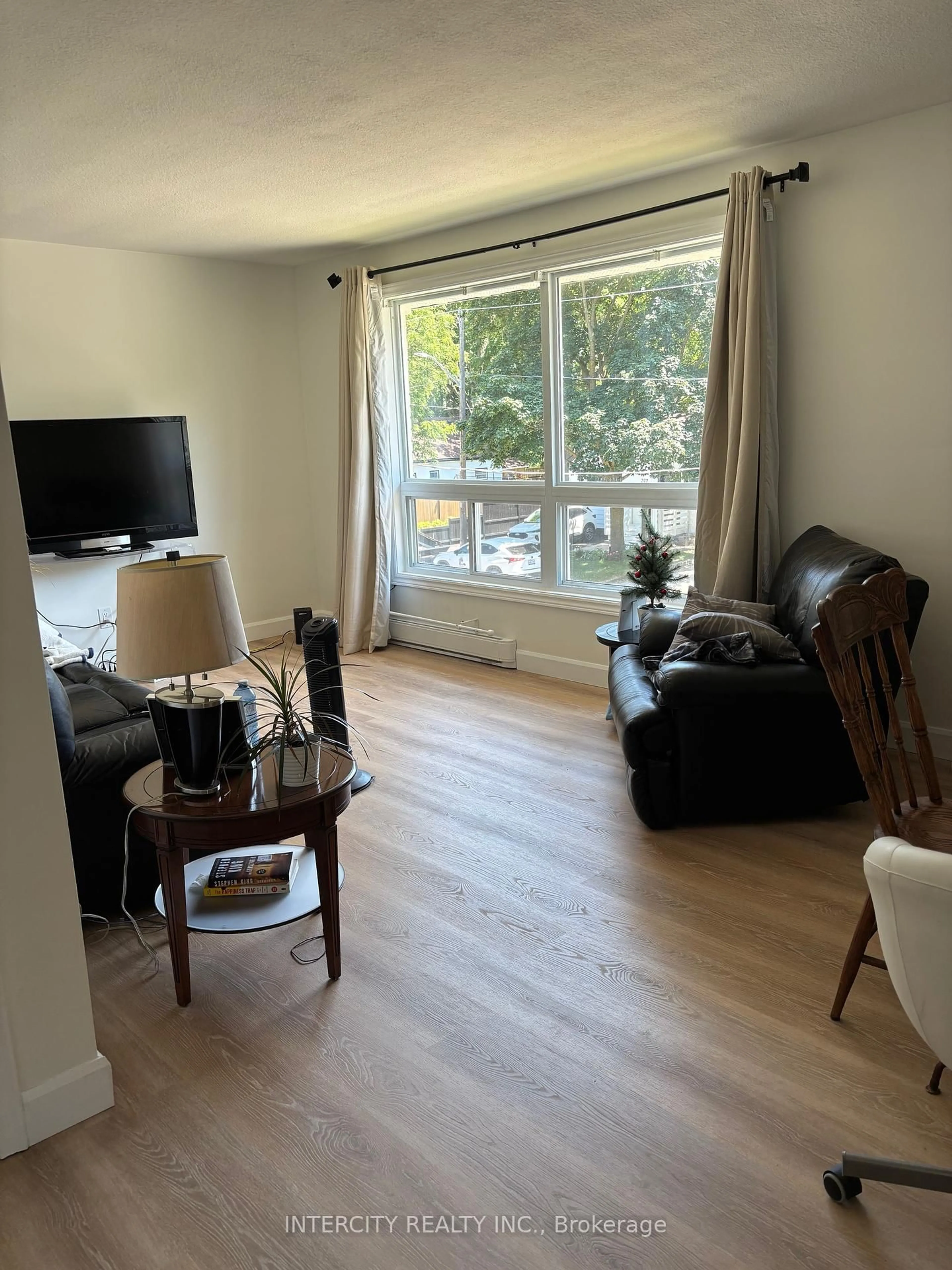 A pic of a room for 363 Andrew St, Newmarket Ontario L3Y 1H5